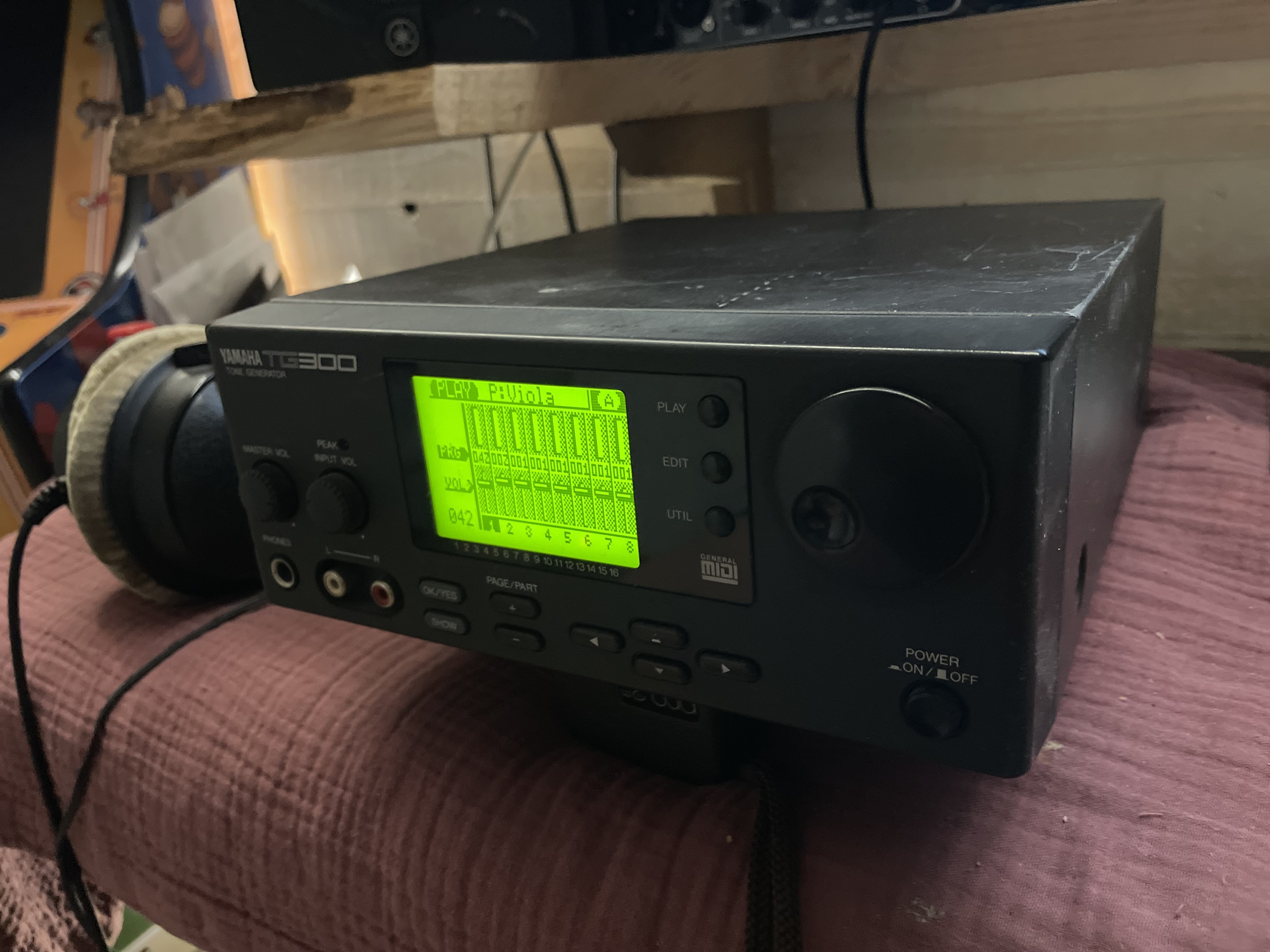 Yamaha TG300 (3652)