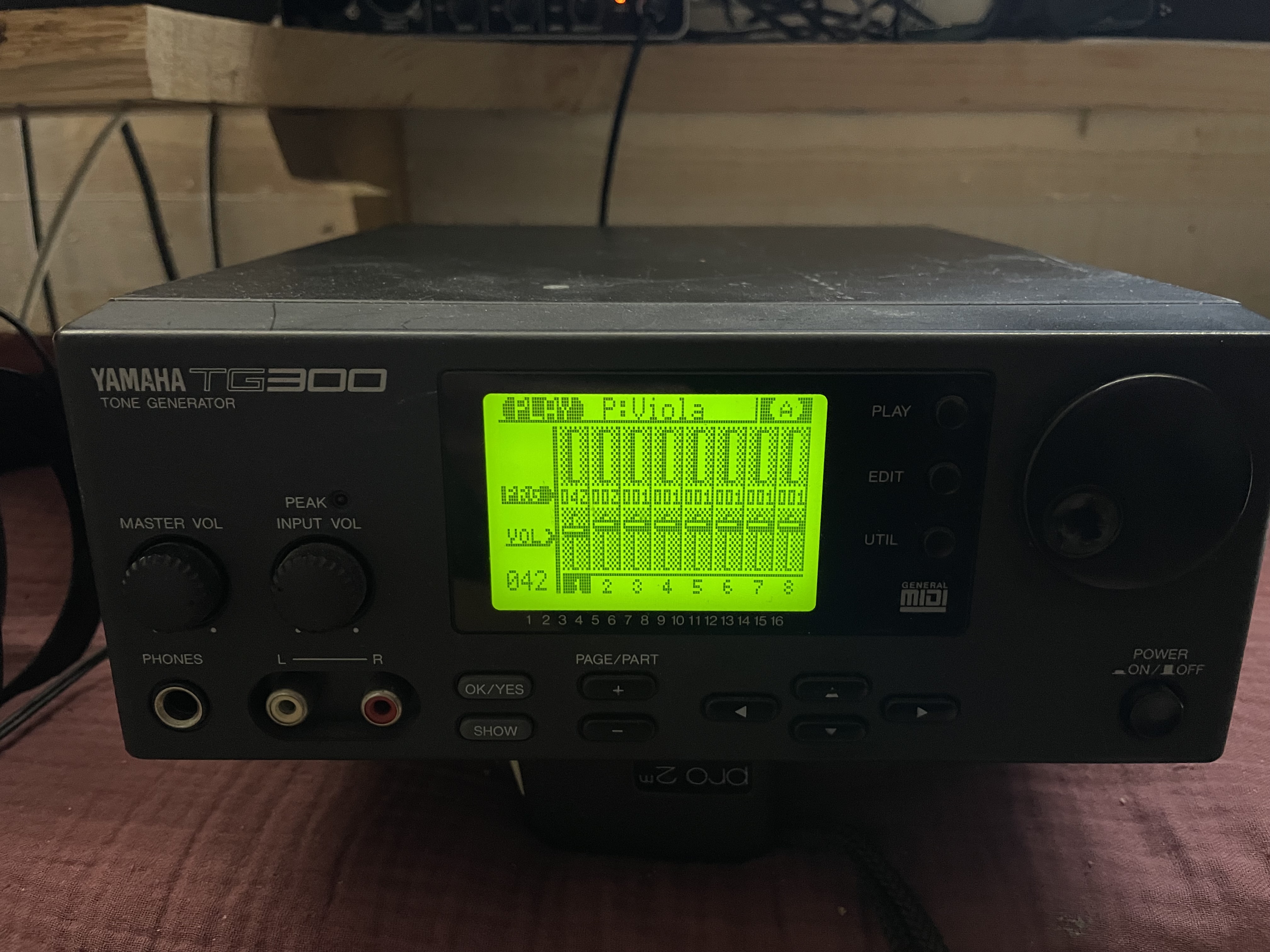 Yamaha TG300 (26637)