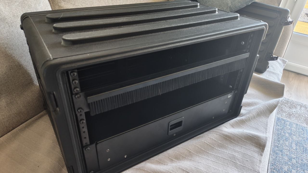 Rack Case SKB 6U + Tiroir 2U + Passe-câbles