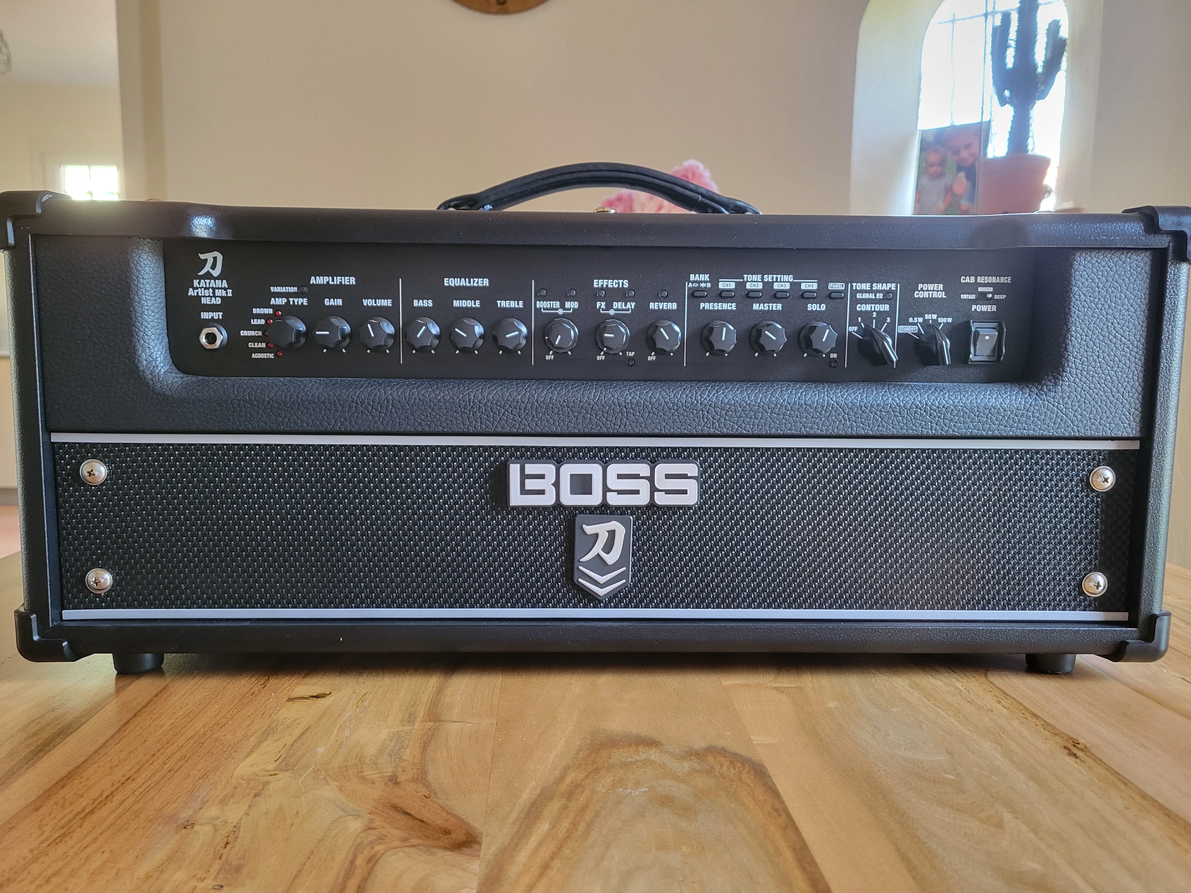 Boss katana Artist mk2 + Footswich Boss GA FC EX + accordeur Harley Benton OFFERT