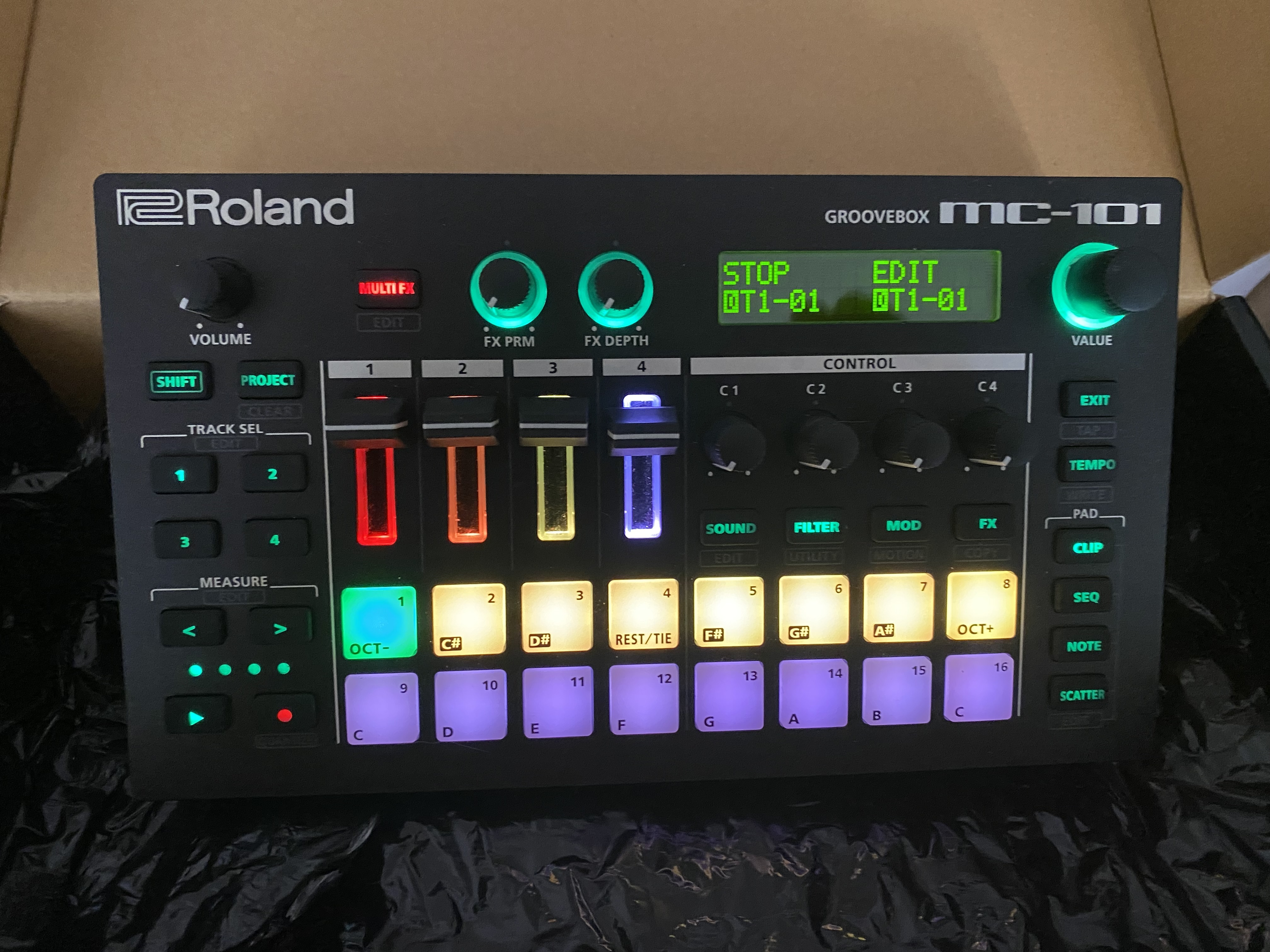Roland groovebox MC-101 en parfait etat