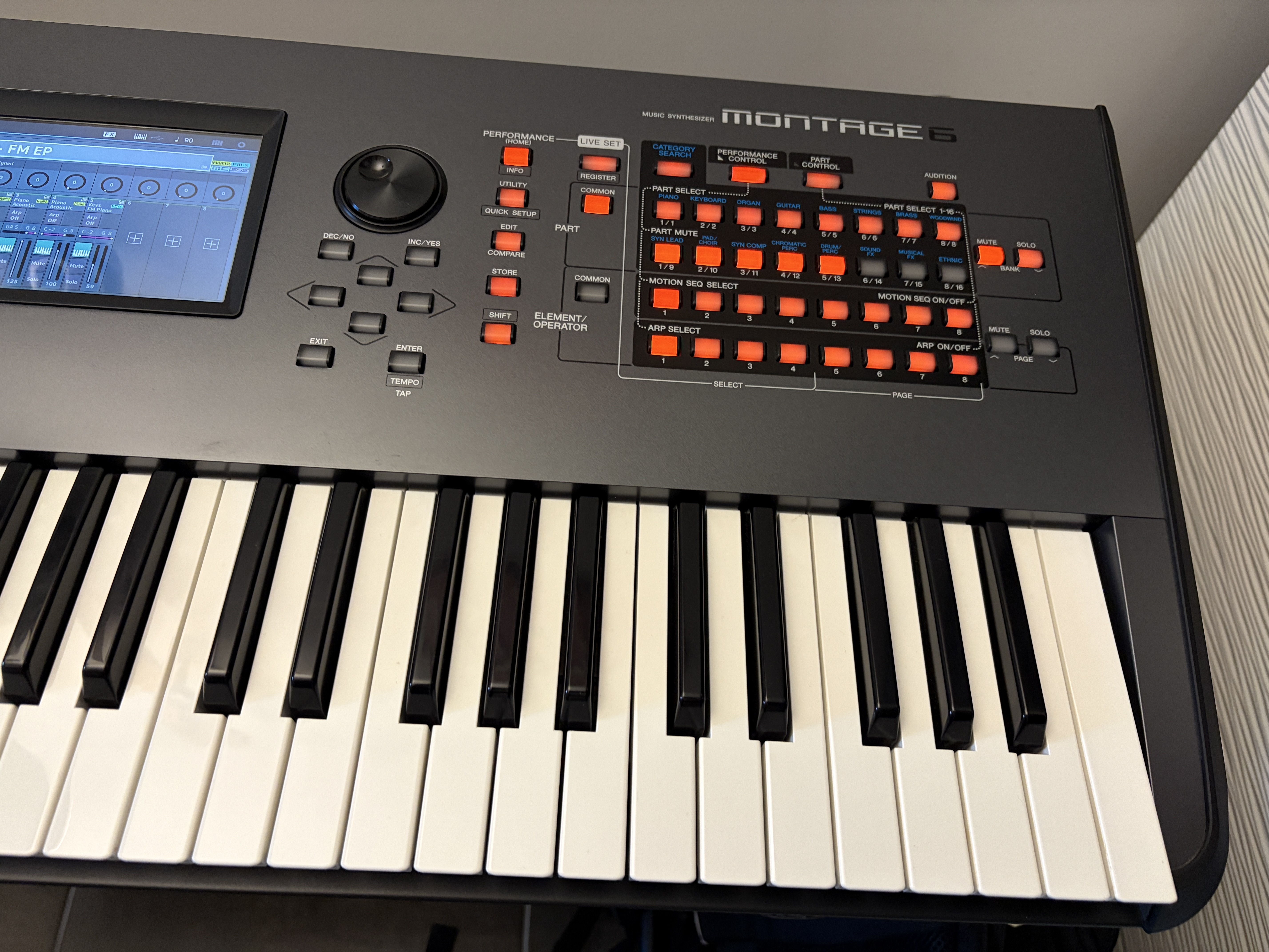 Yamaha Montage 6 (828)