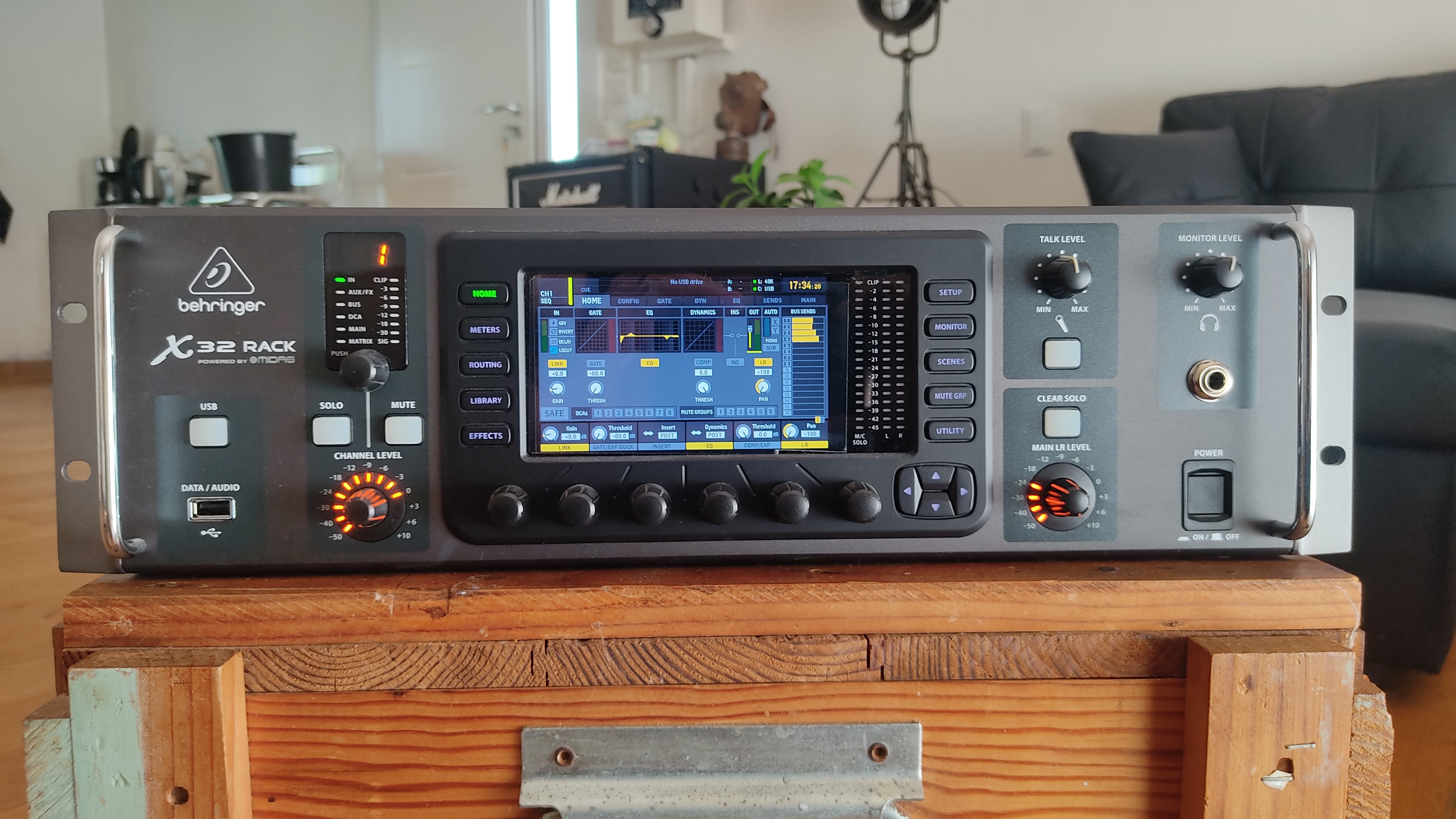 Vends Behringer X32 rack état neuf sous garantie, boite d’origine