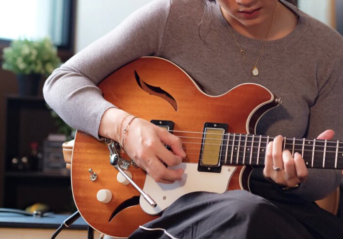 Comet w/ tremolo Lifestyle Comet w/ tremolo Lifestyle