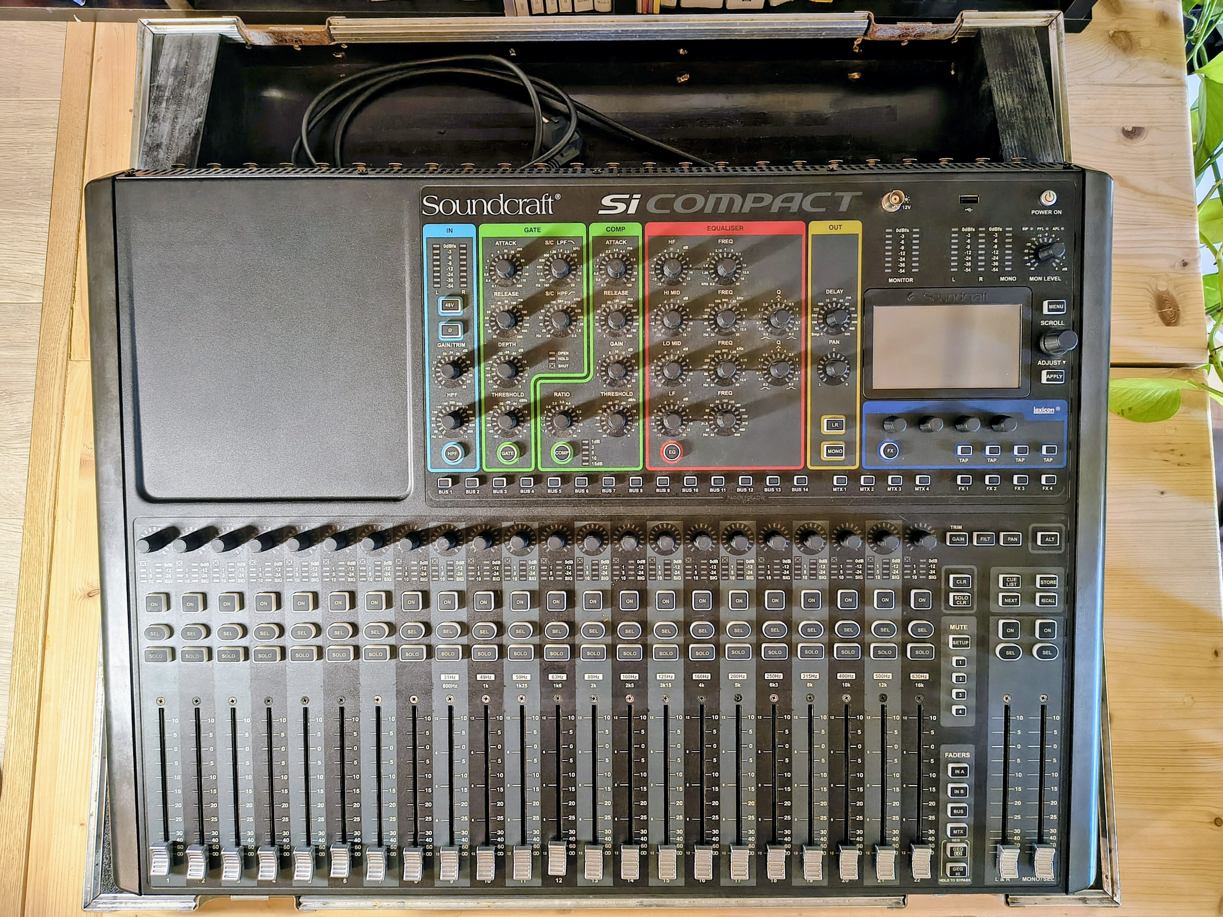 Vends Soundcraft Si Compact 24 à réviser