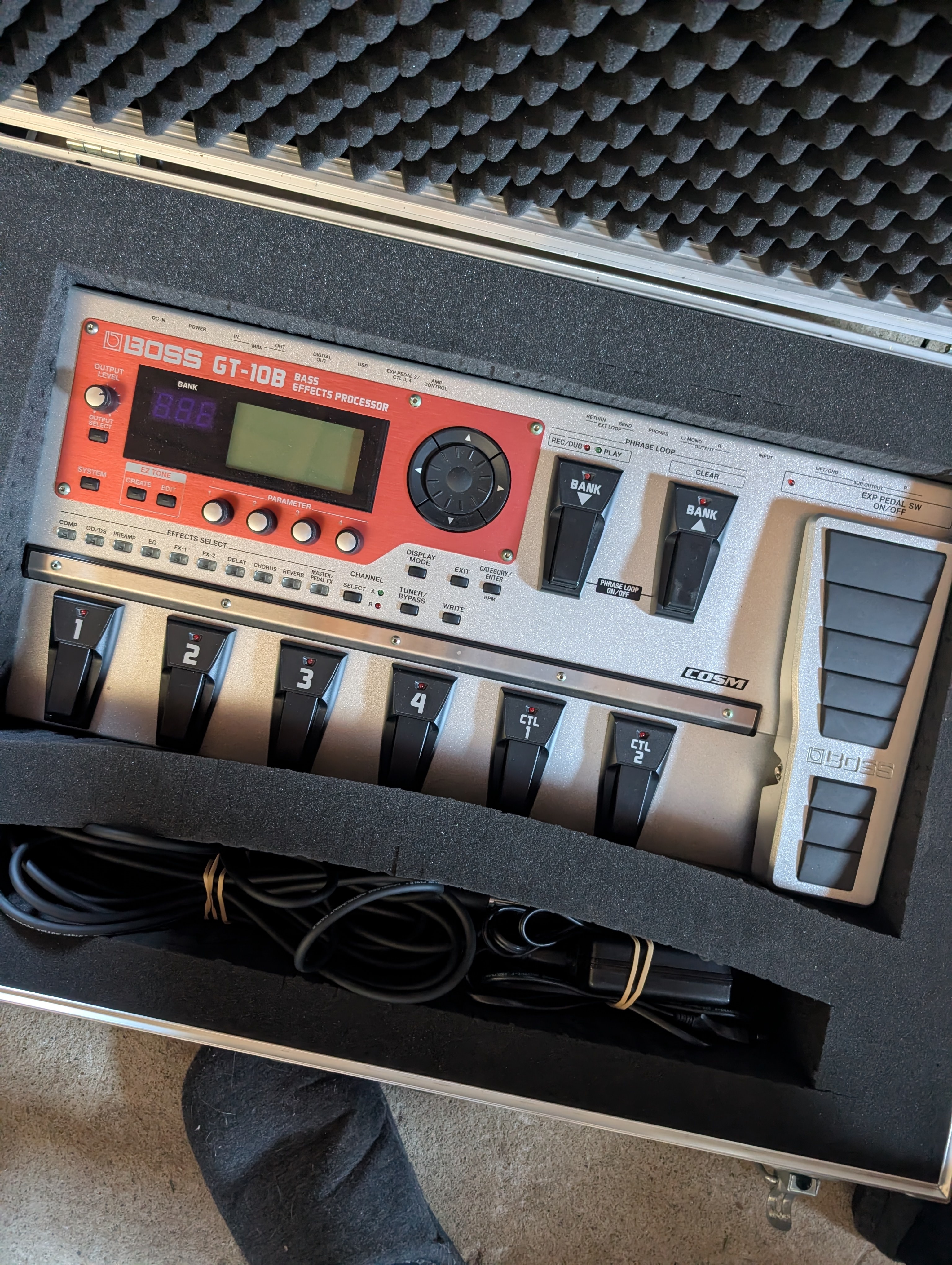 vends multi effets gt10B avec fly case