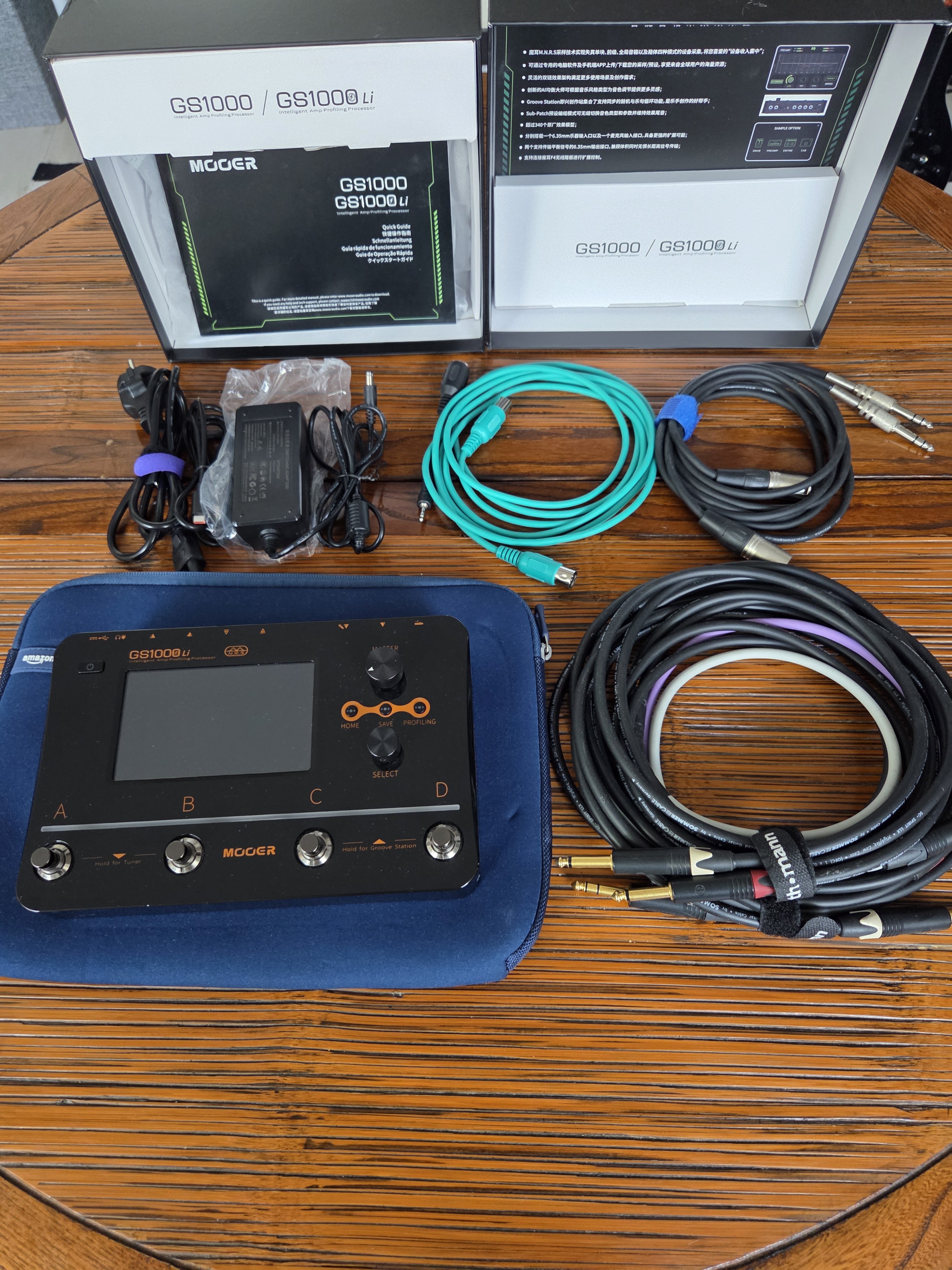 Mooer GS1000Li Multi-effets/Simu/Sample d'ampli/cabs pour guitares + pack cables et housse