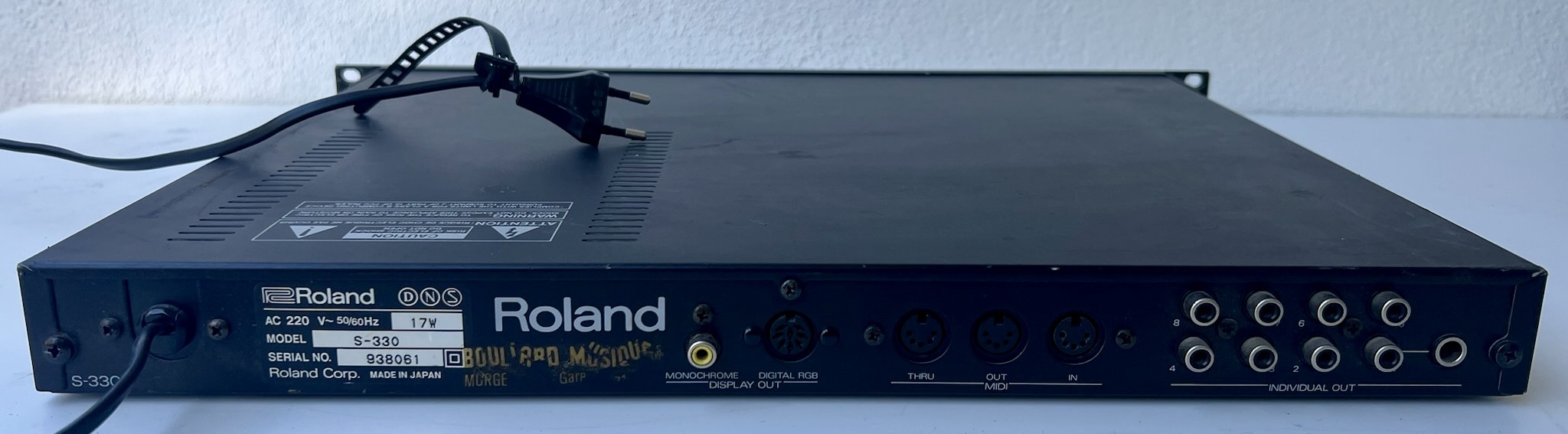 Roland S-330 2