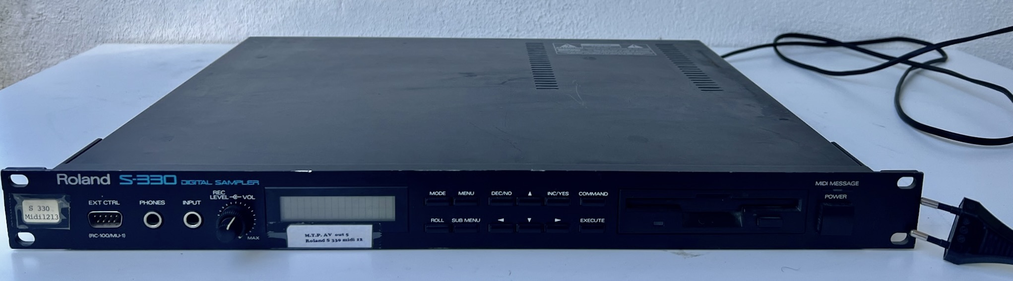 Roland S-330 – Vintage Rack Sampler