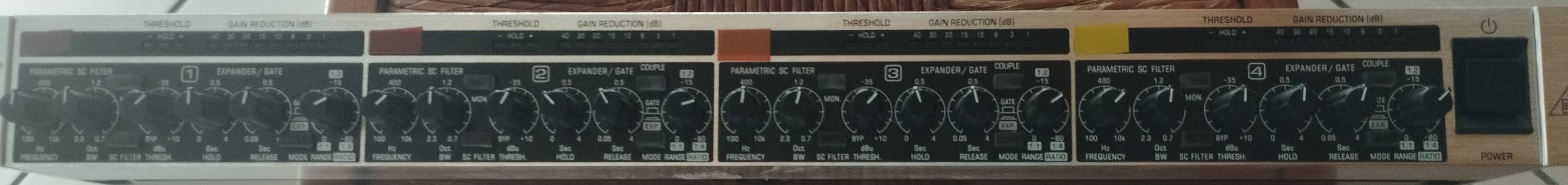 Behringer Multigate Pro XR4400 (53289)
