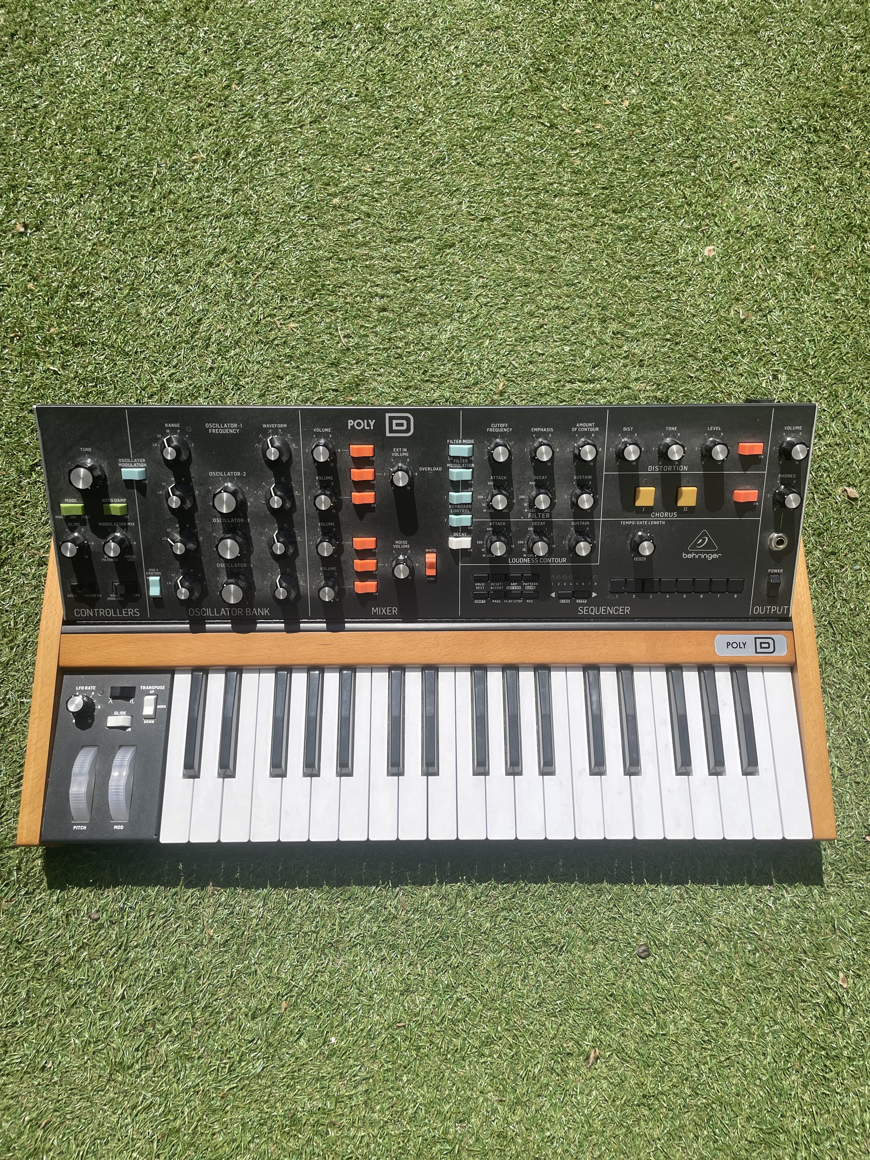 Vends Behringer Poly D