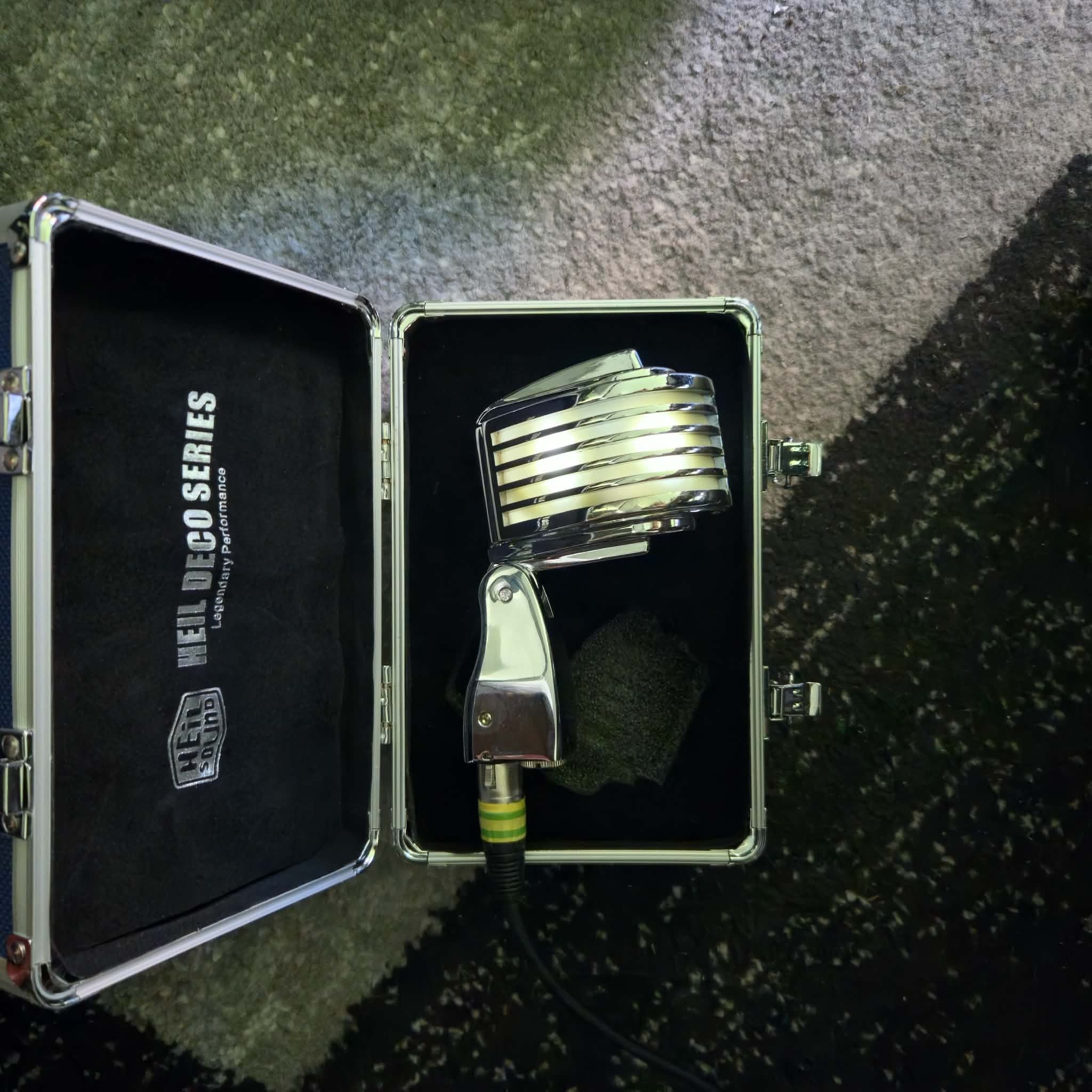 The Fin Chrome/white foam 
