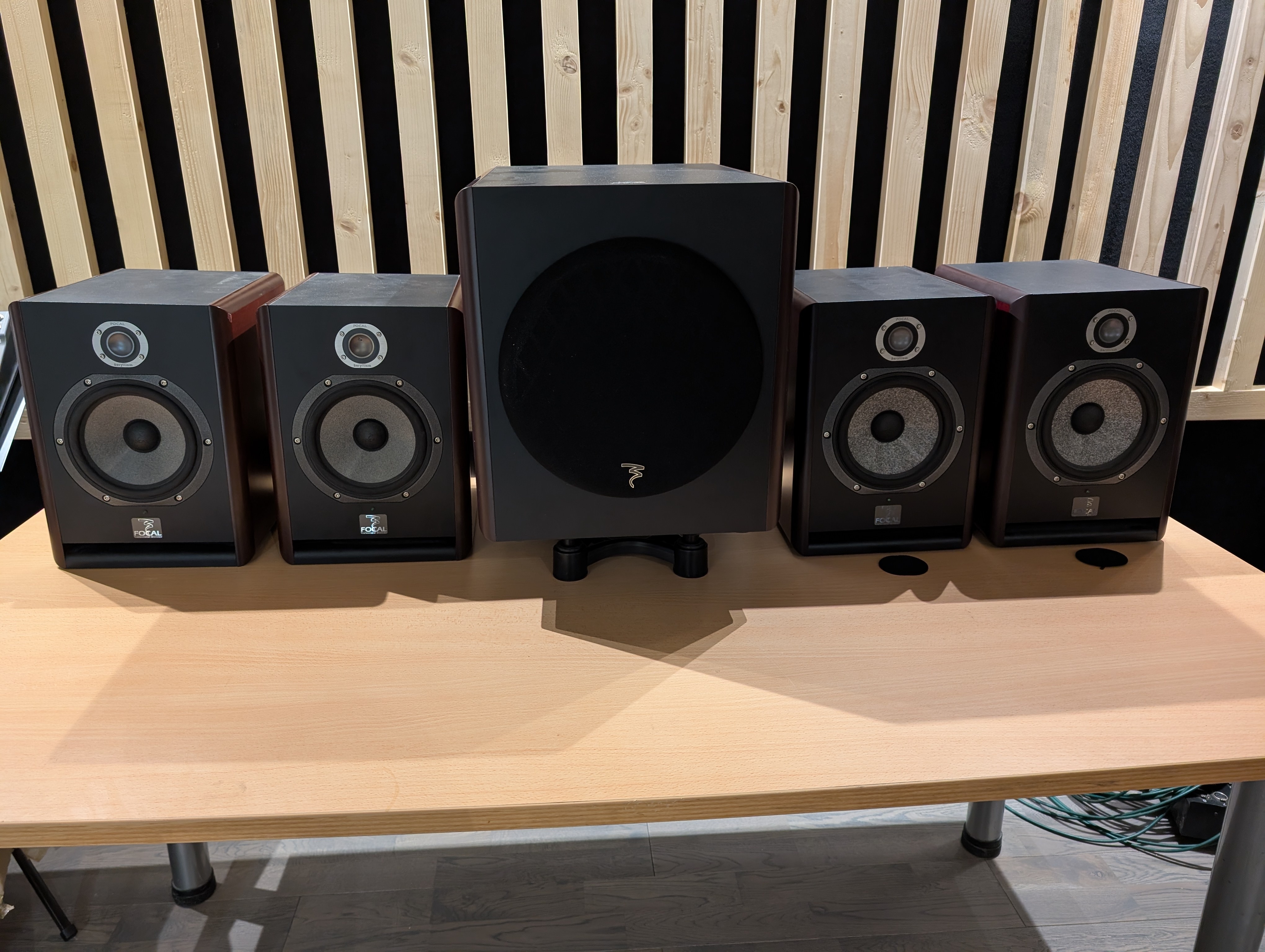Vends enceintes Focal Solo 6 BE + Sub 6 + 2 enceintes solo 6 BE pour pièces