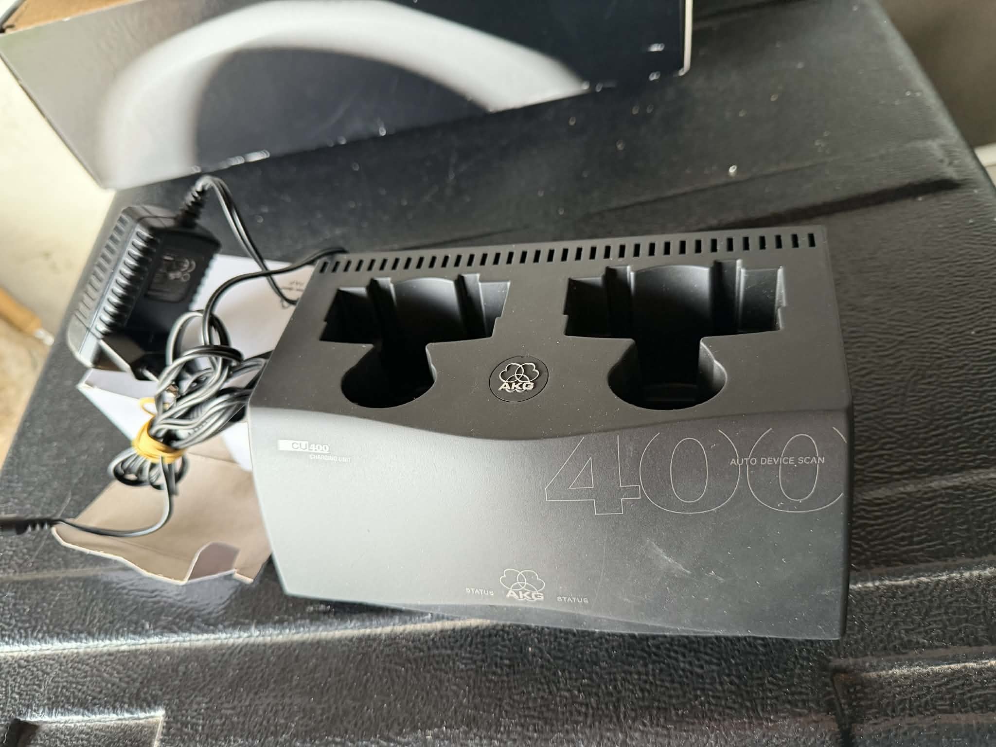 Chargeur pour micro hf akg