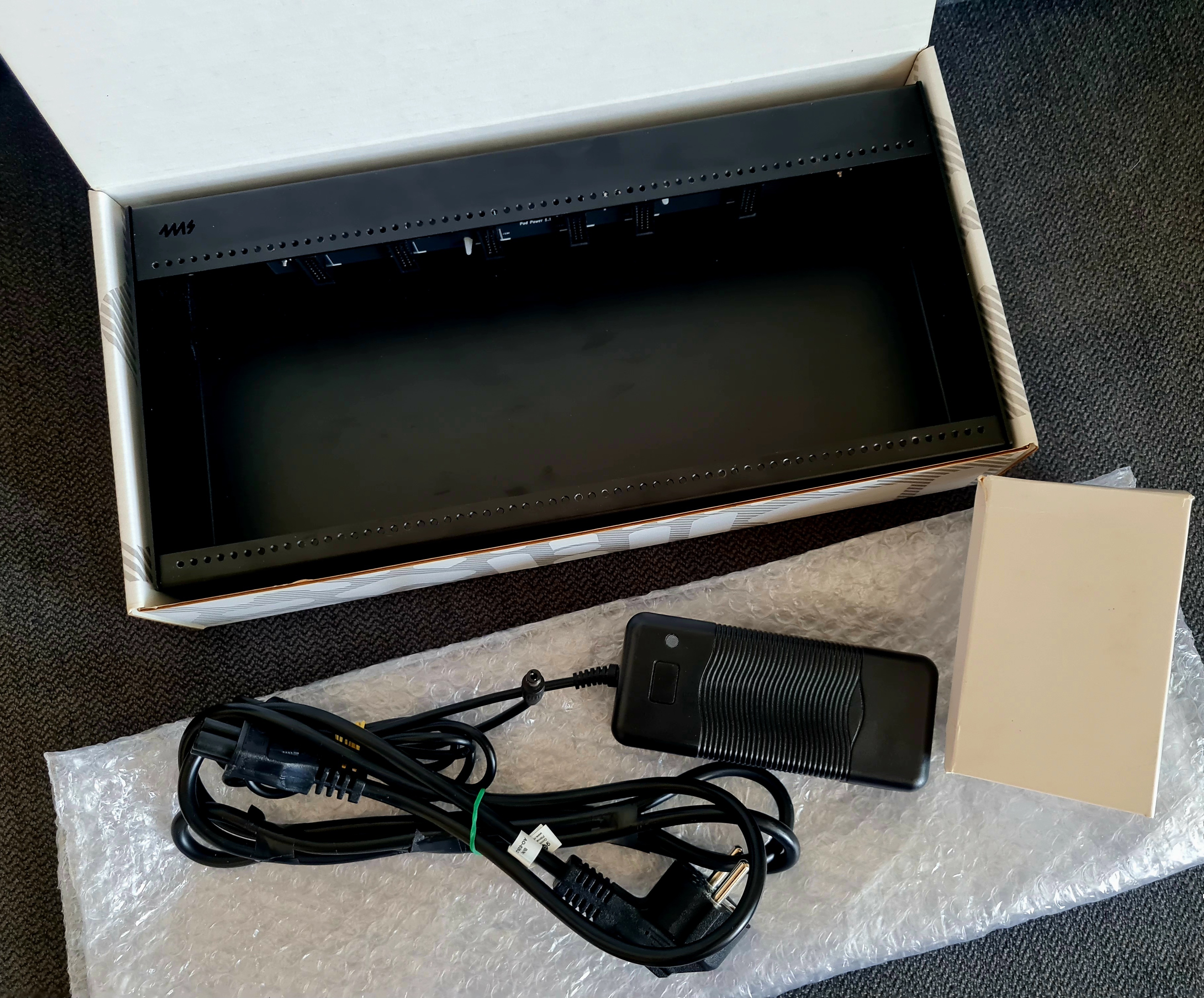 Case 4MS POD64X POWERED, comme neuf, gar.3ans