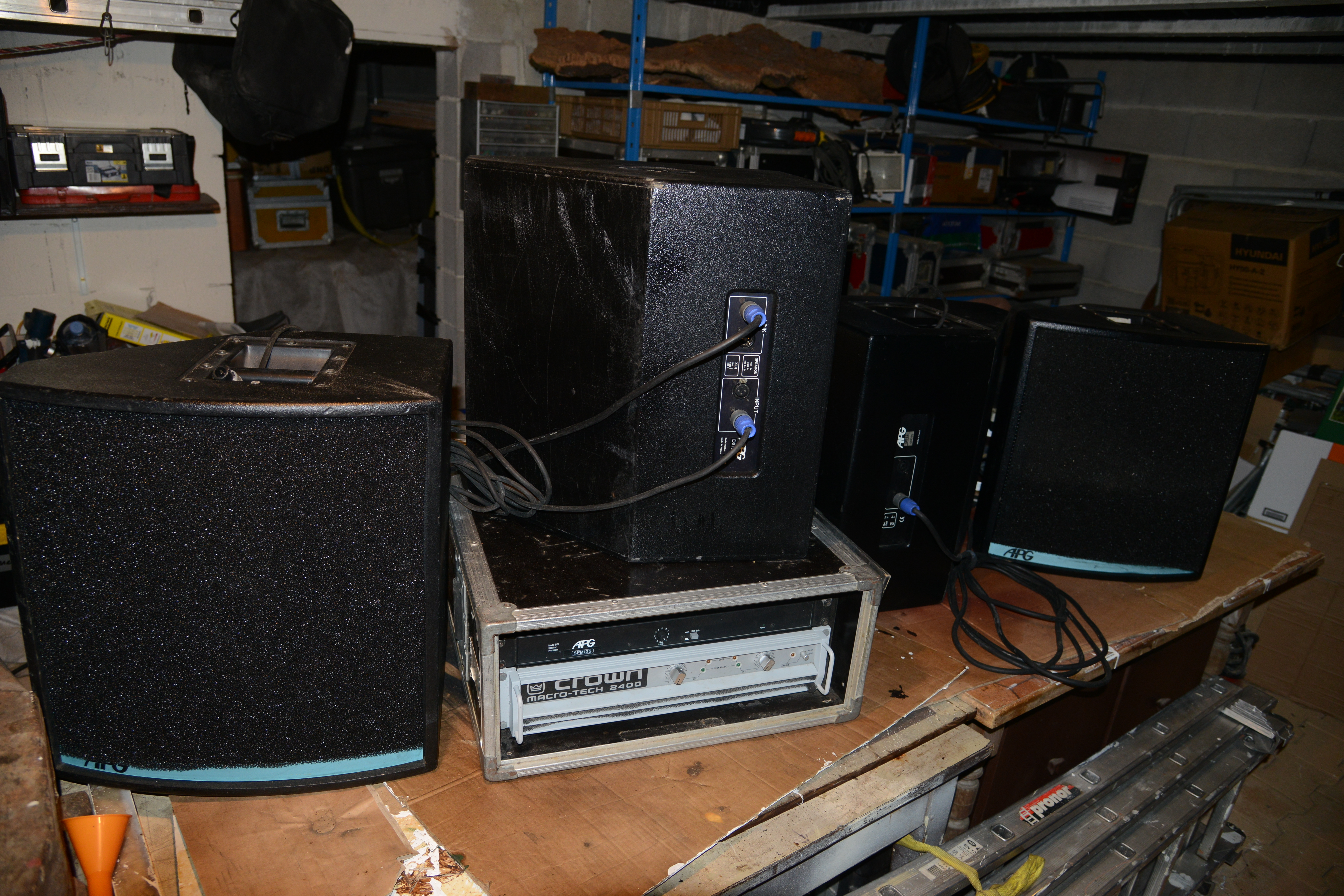 AMPLI MACROTECK 2400 +PROCESSEUR APG SPM12S+FLYCASE