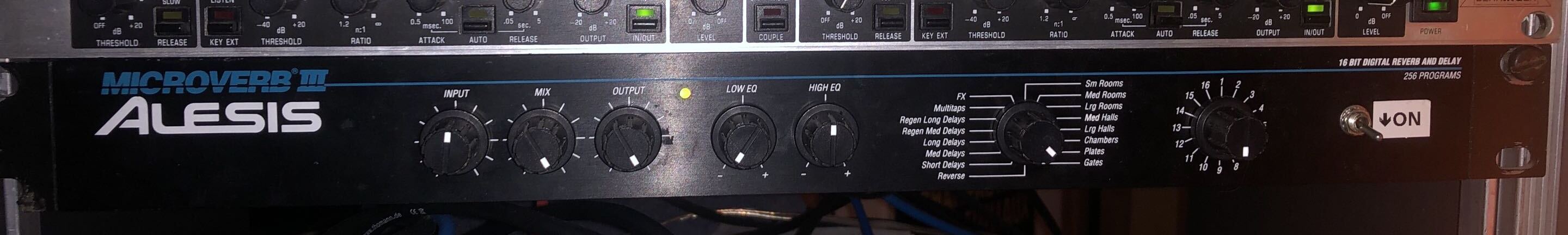 ALESIS Microverb III (3) avec switch ON/OFF