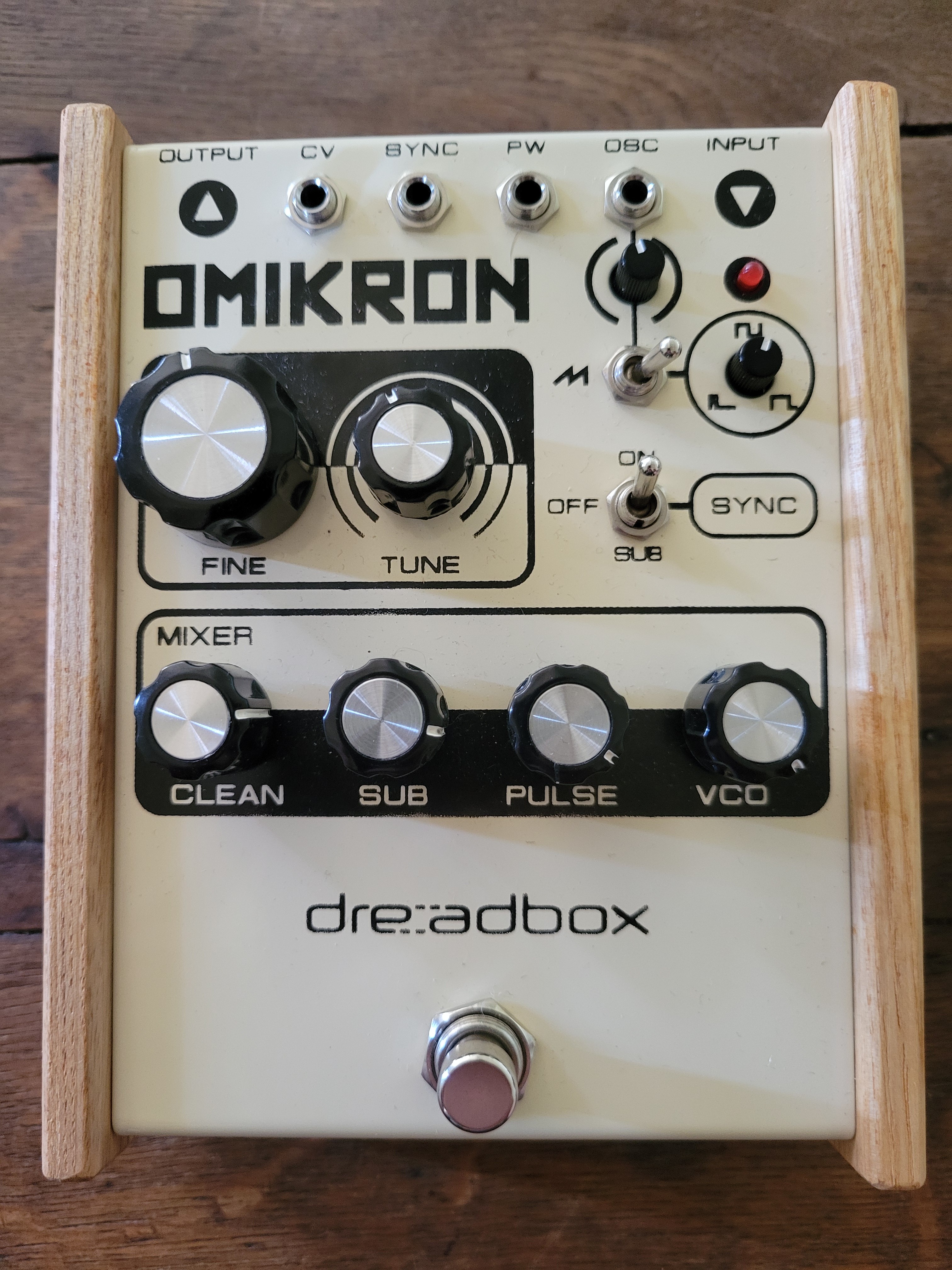 Dreadbox Omikron Distorsion WaveShaper analo semi modulaire