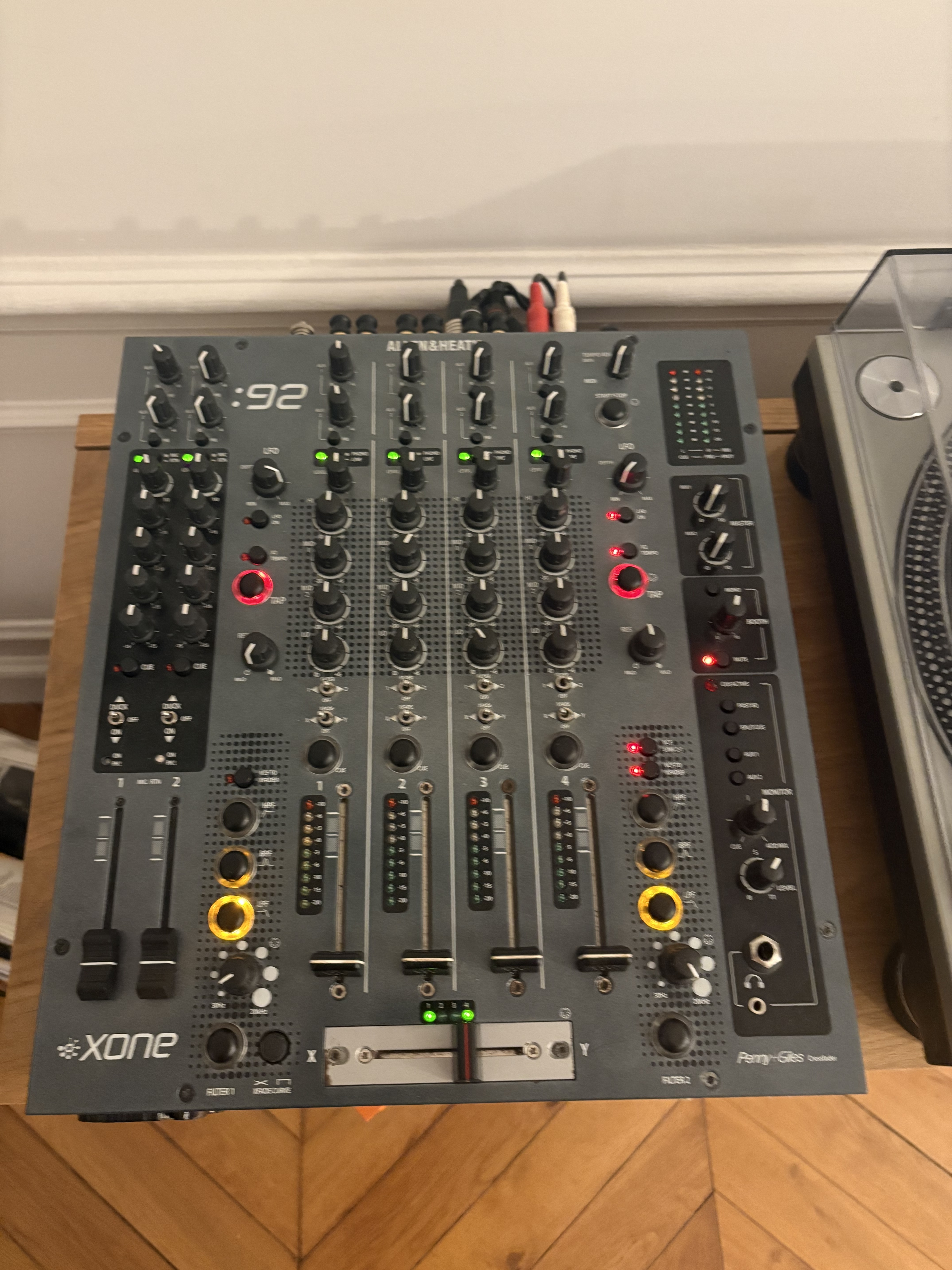 Vends table de mixage Allen & Heath Xone:92