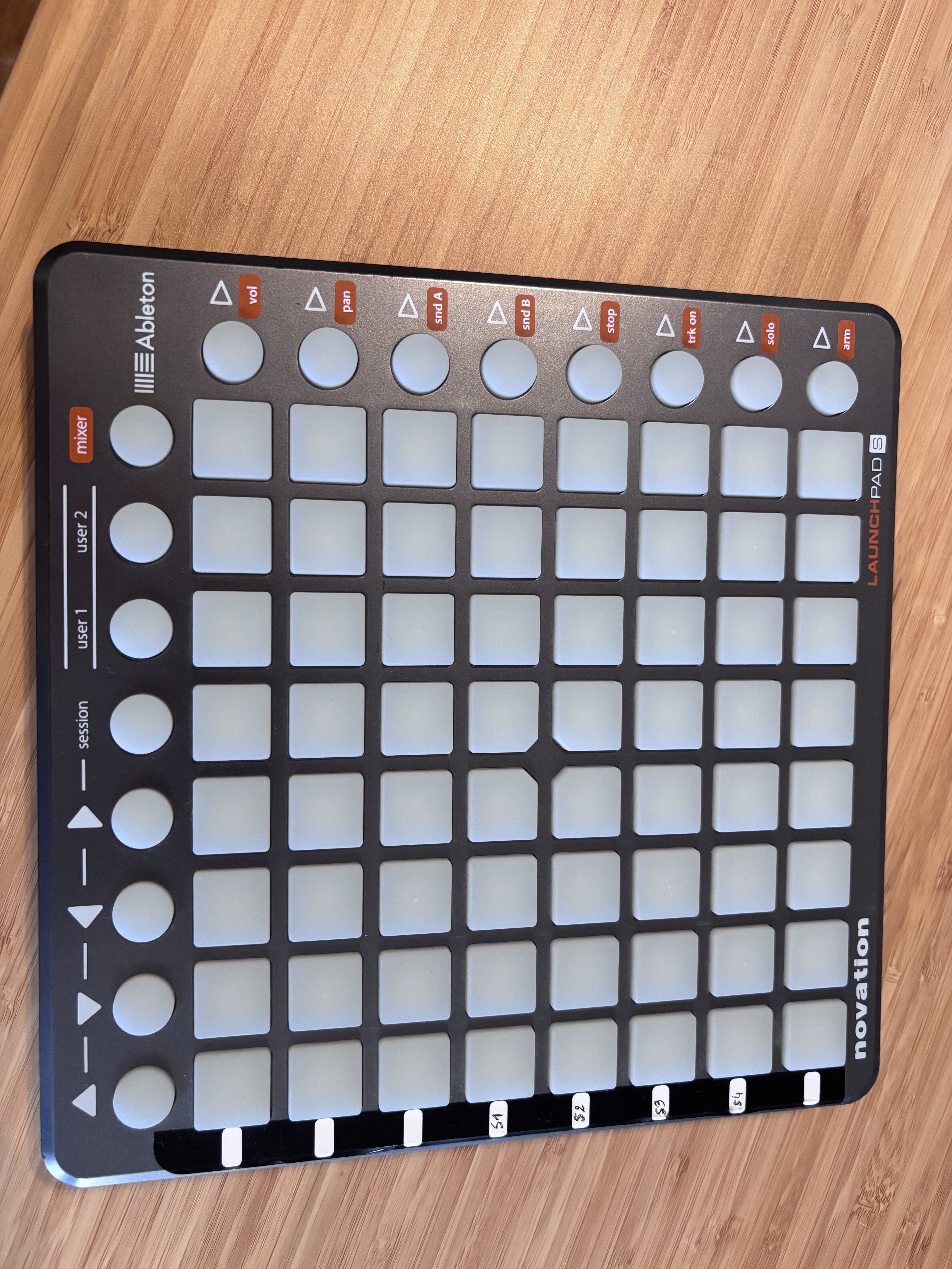 Vends Novation Launchpad S (Controleur midi)