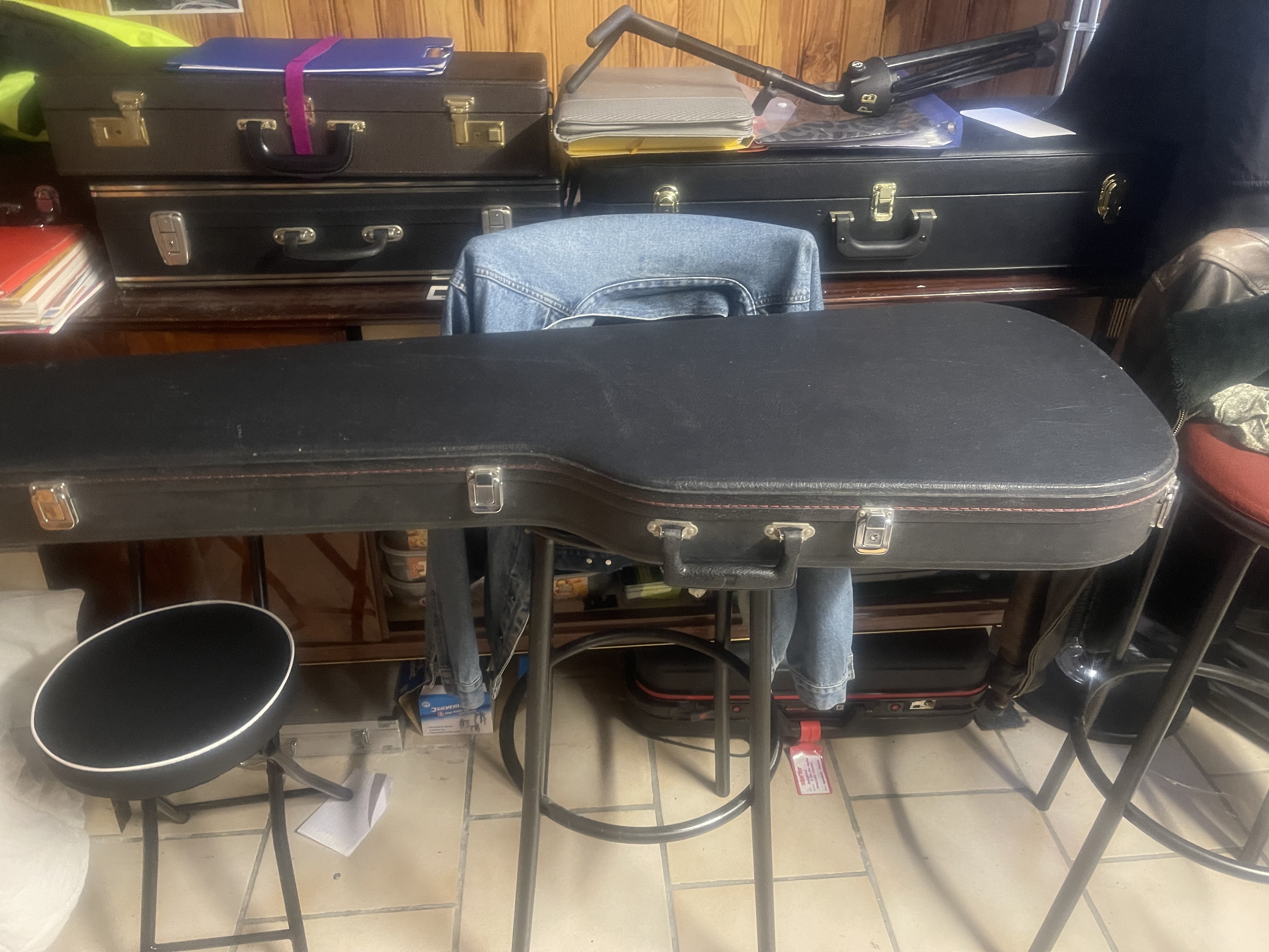 vends guitare basse musicman stingray 5 cordes 