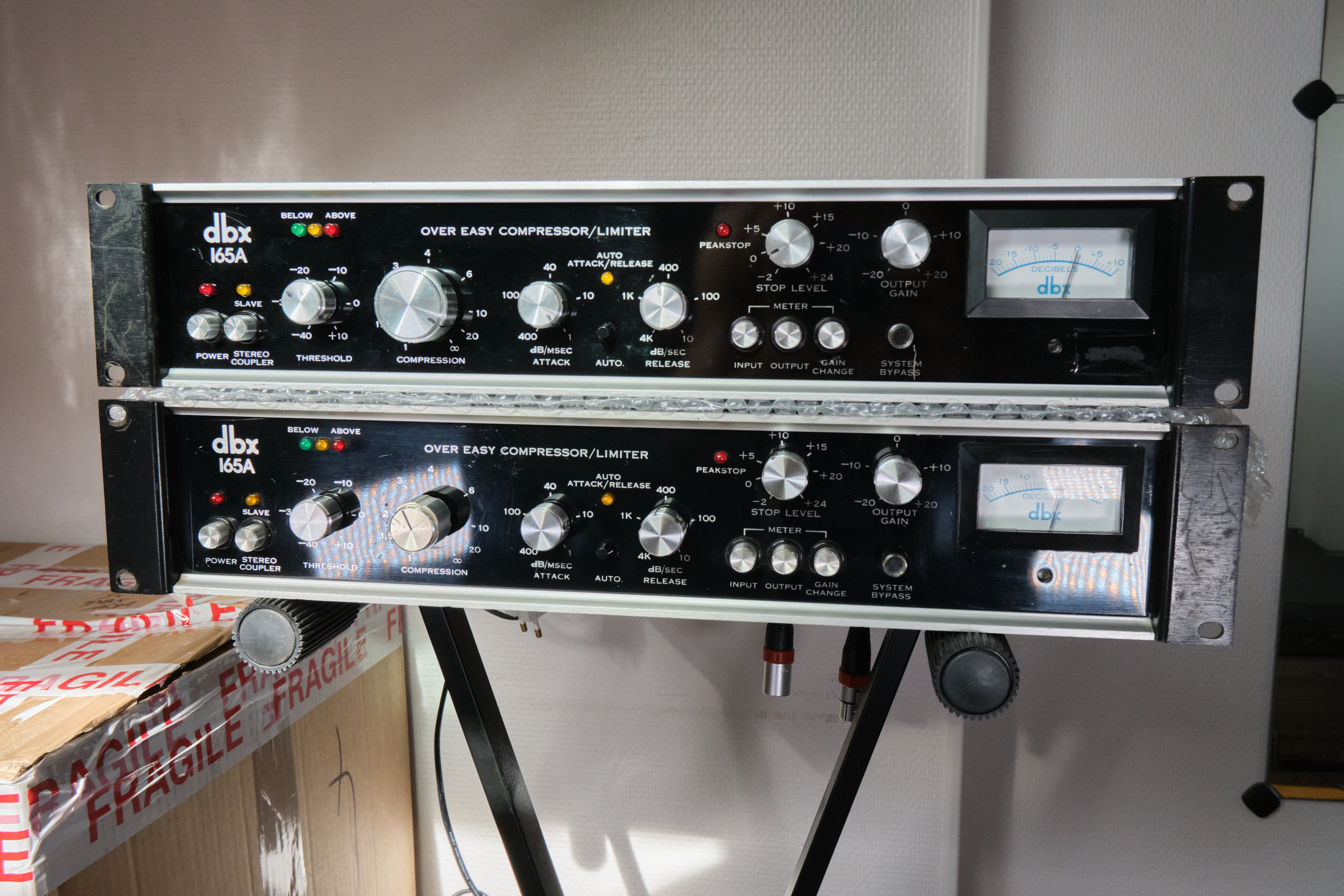 DBX 165A / UNITE OU PAIRE