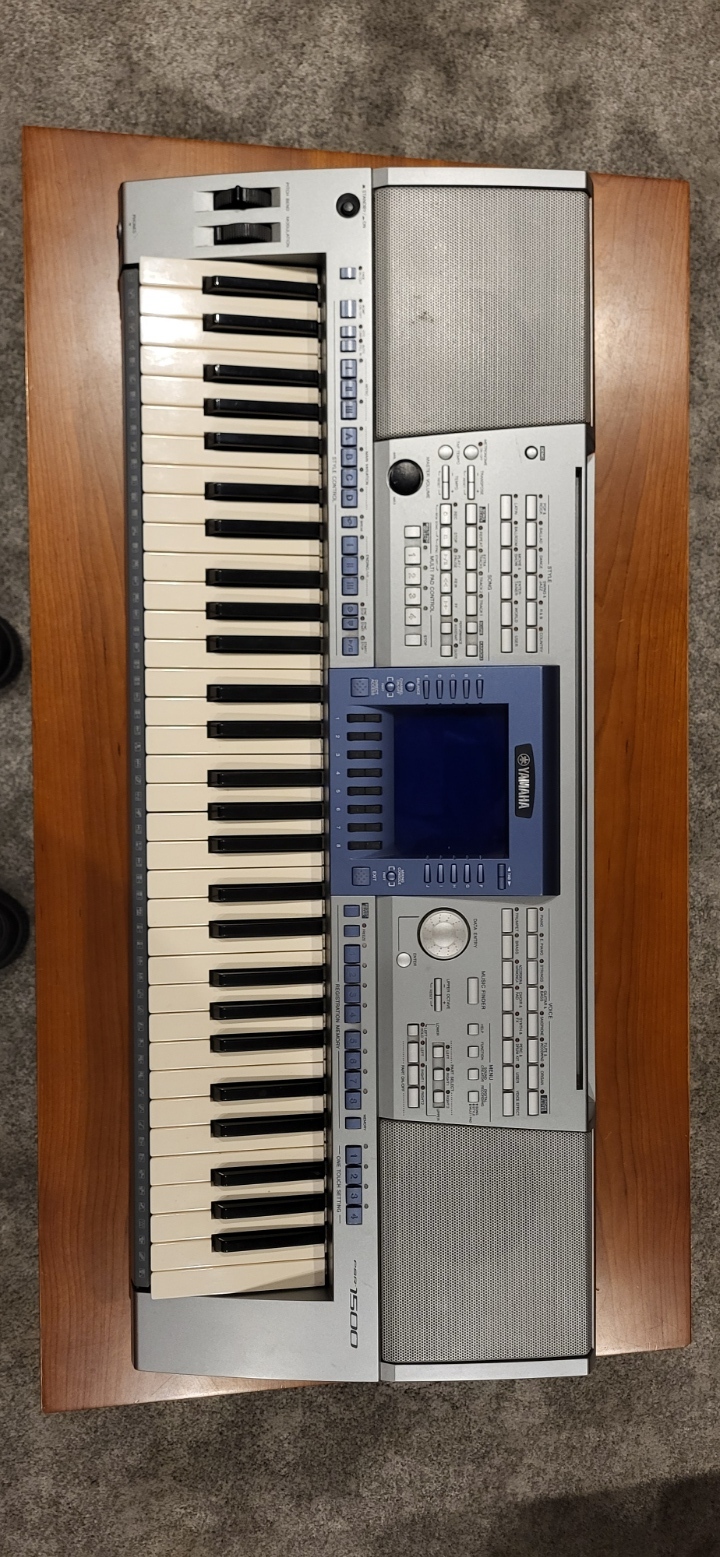 Synthétiseur Yamaha Portatone PSR-1500 (2005)