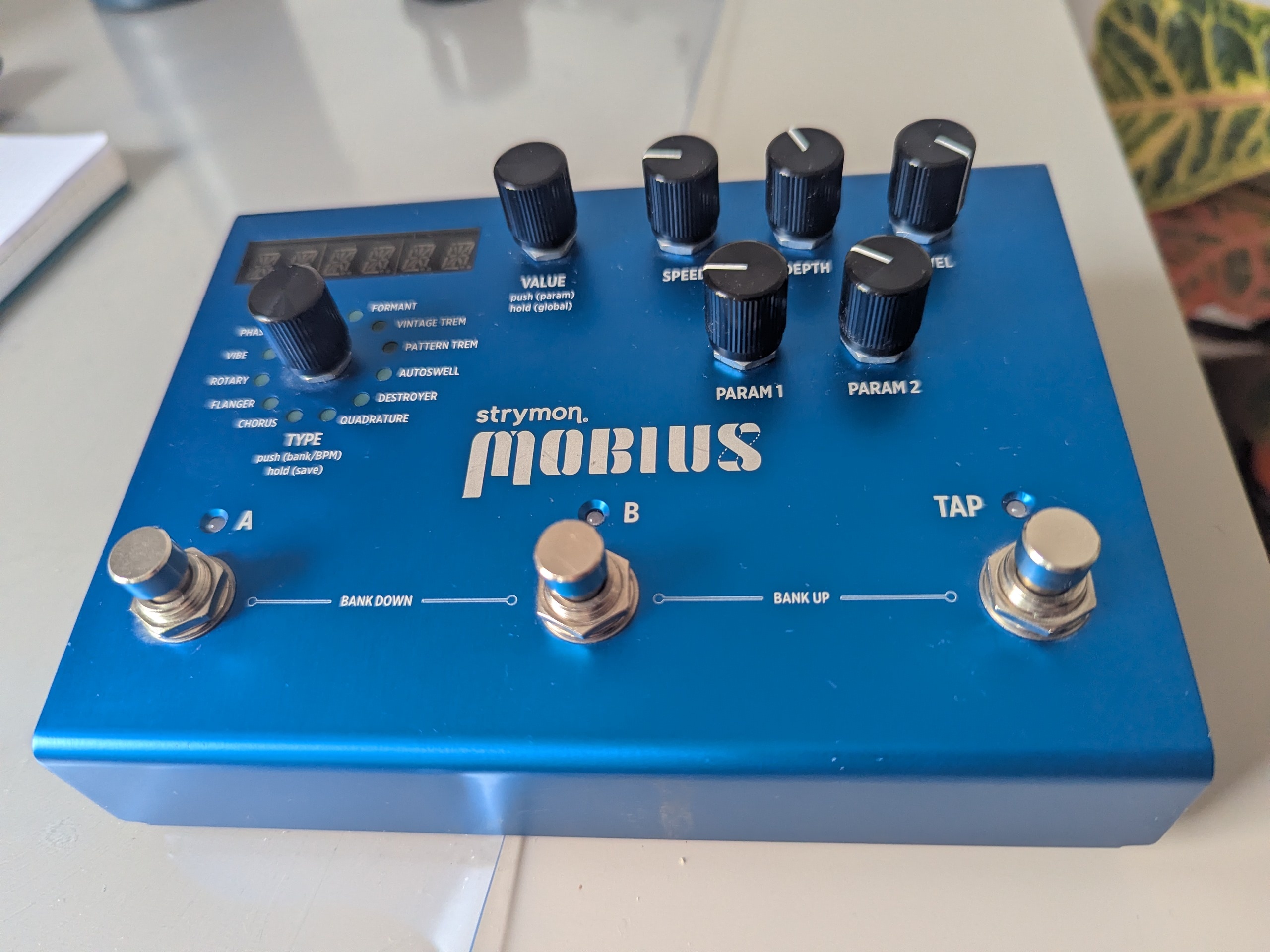 Vends Strymon Mobius, excellente pédale!
