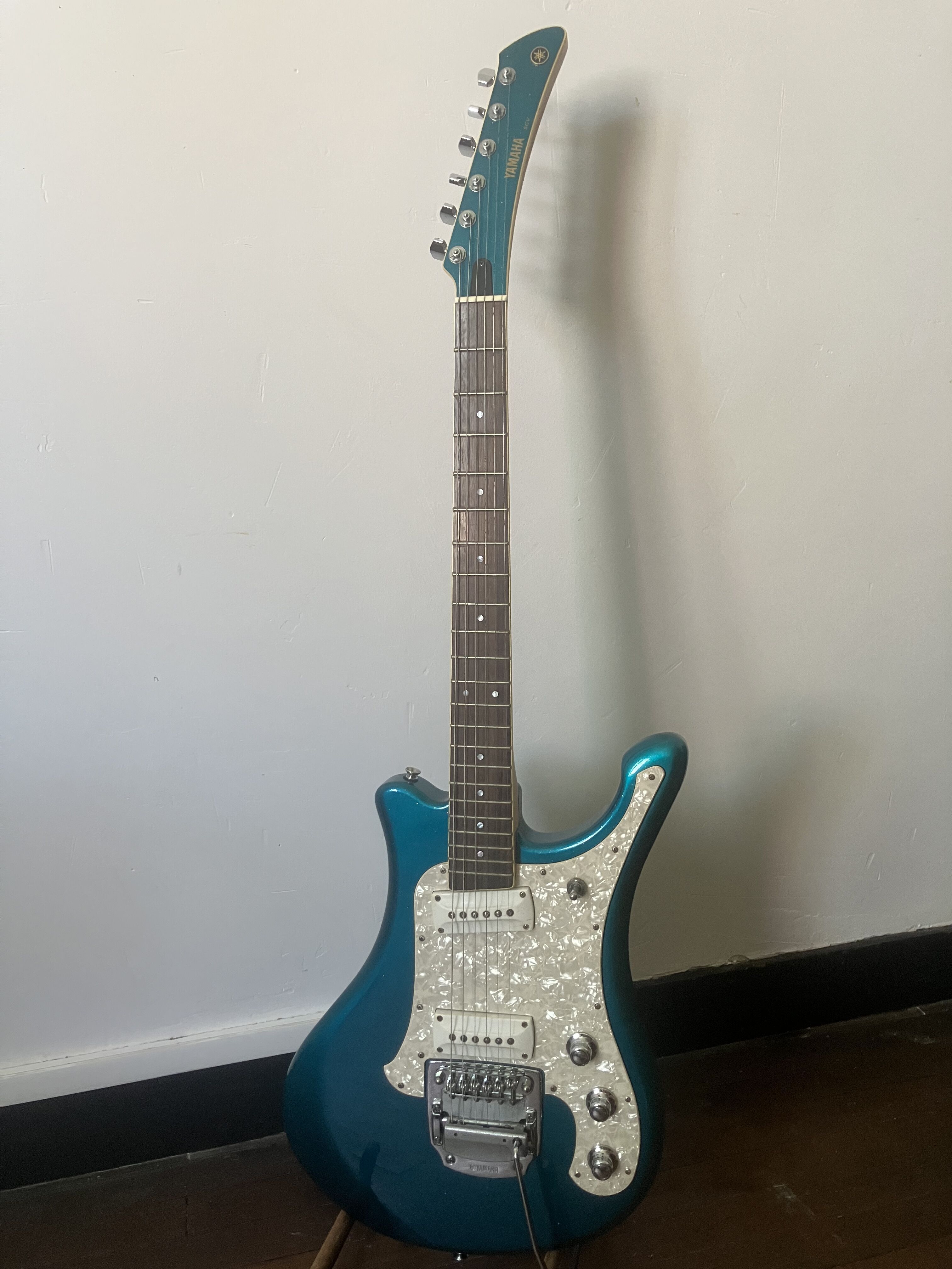 Guitare électrique Yamaha SGV800