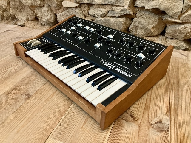 Moog Music Prodigy (67500)