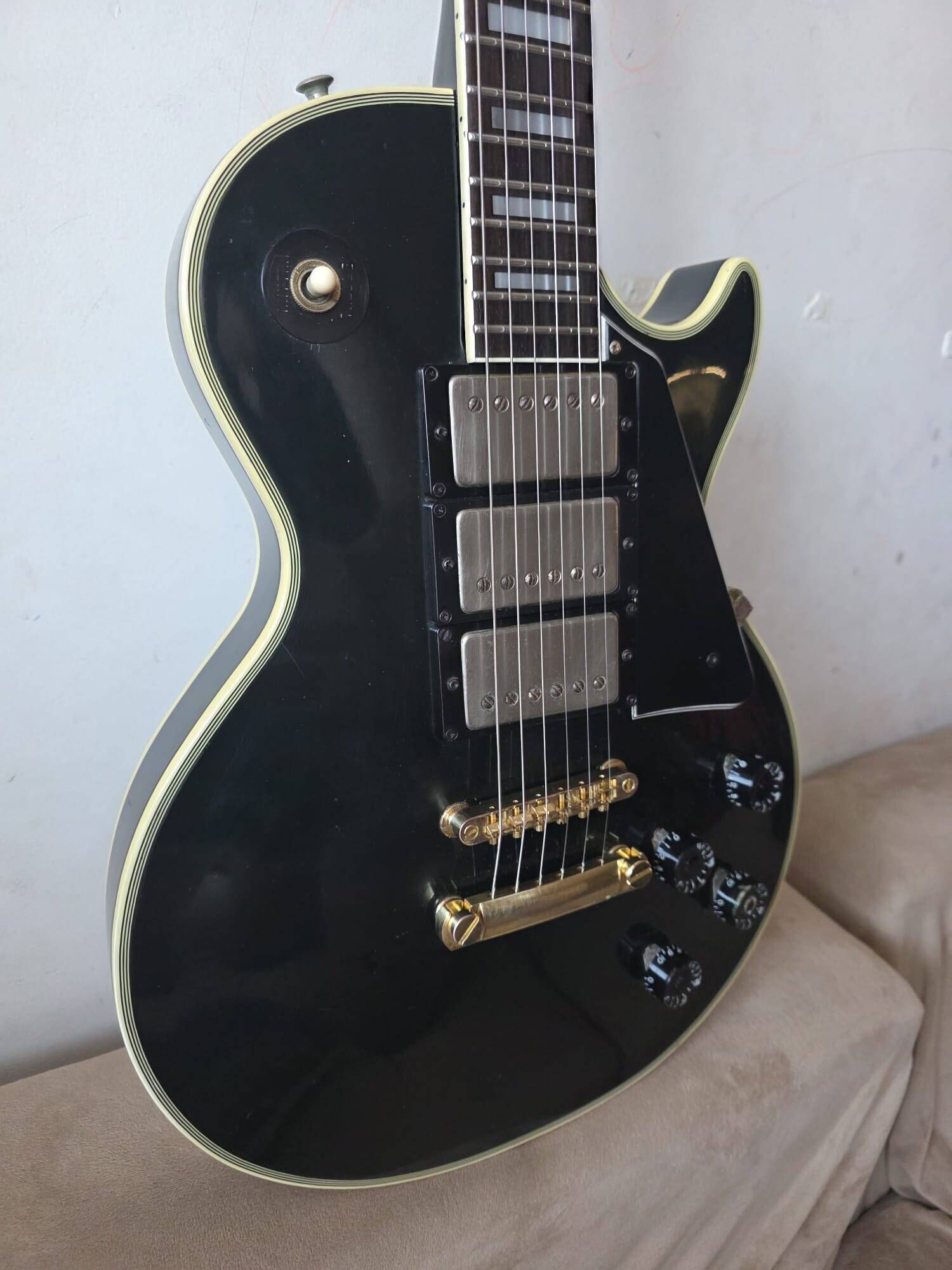electrique-ibanez-les-5401398@2x