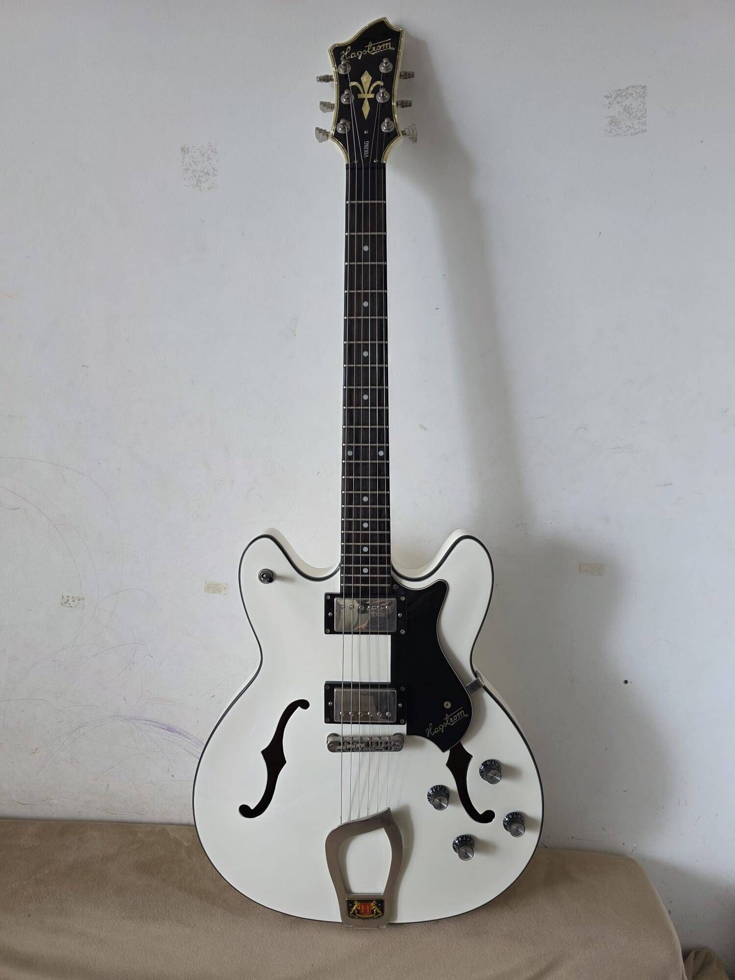 Hagstrom Viking + étui Hagstrom Case C55