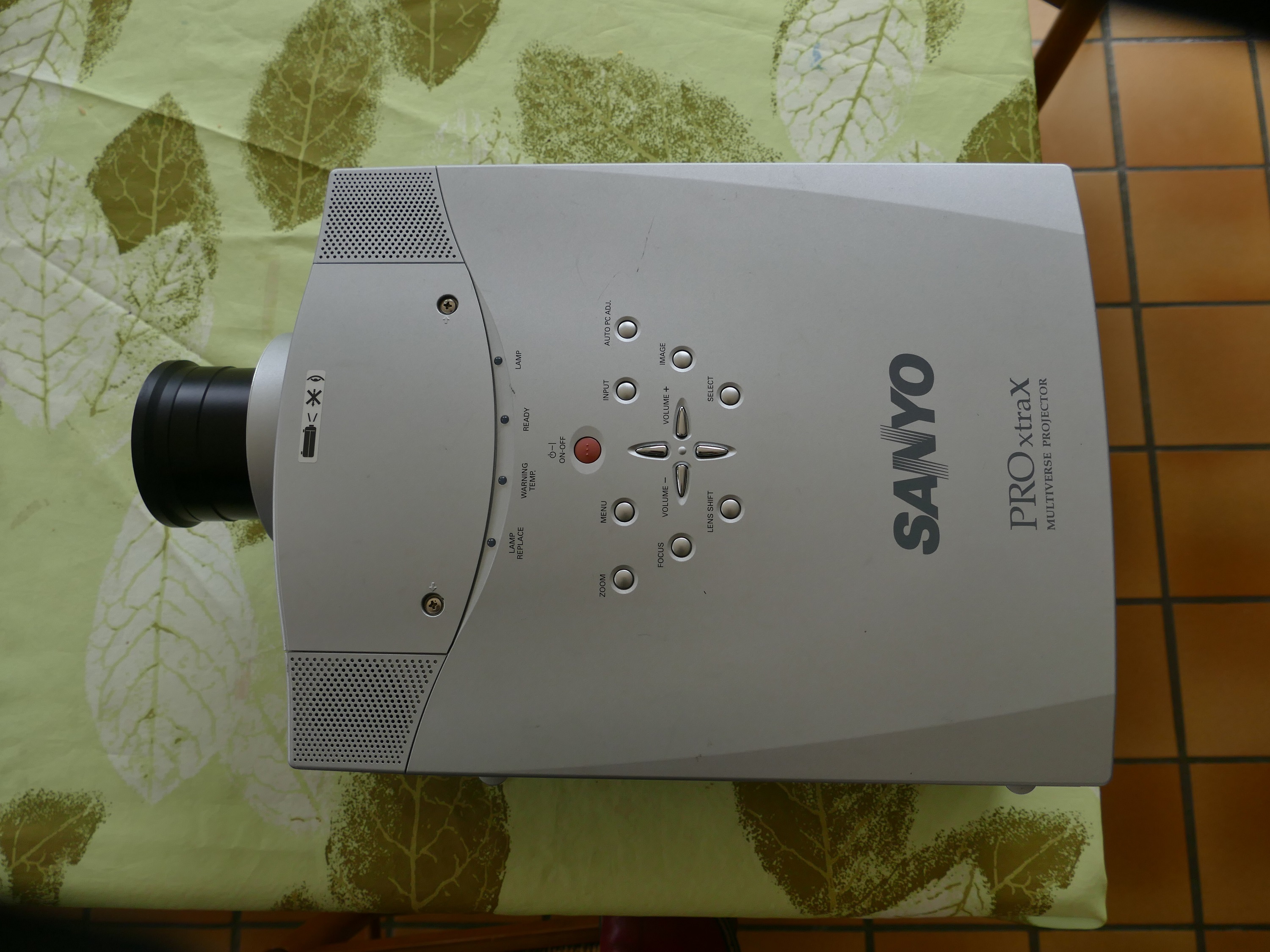 Projecteur professionnel Sanyo PLC-XP57L  5500 LUMENS 
