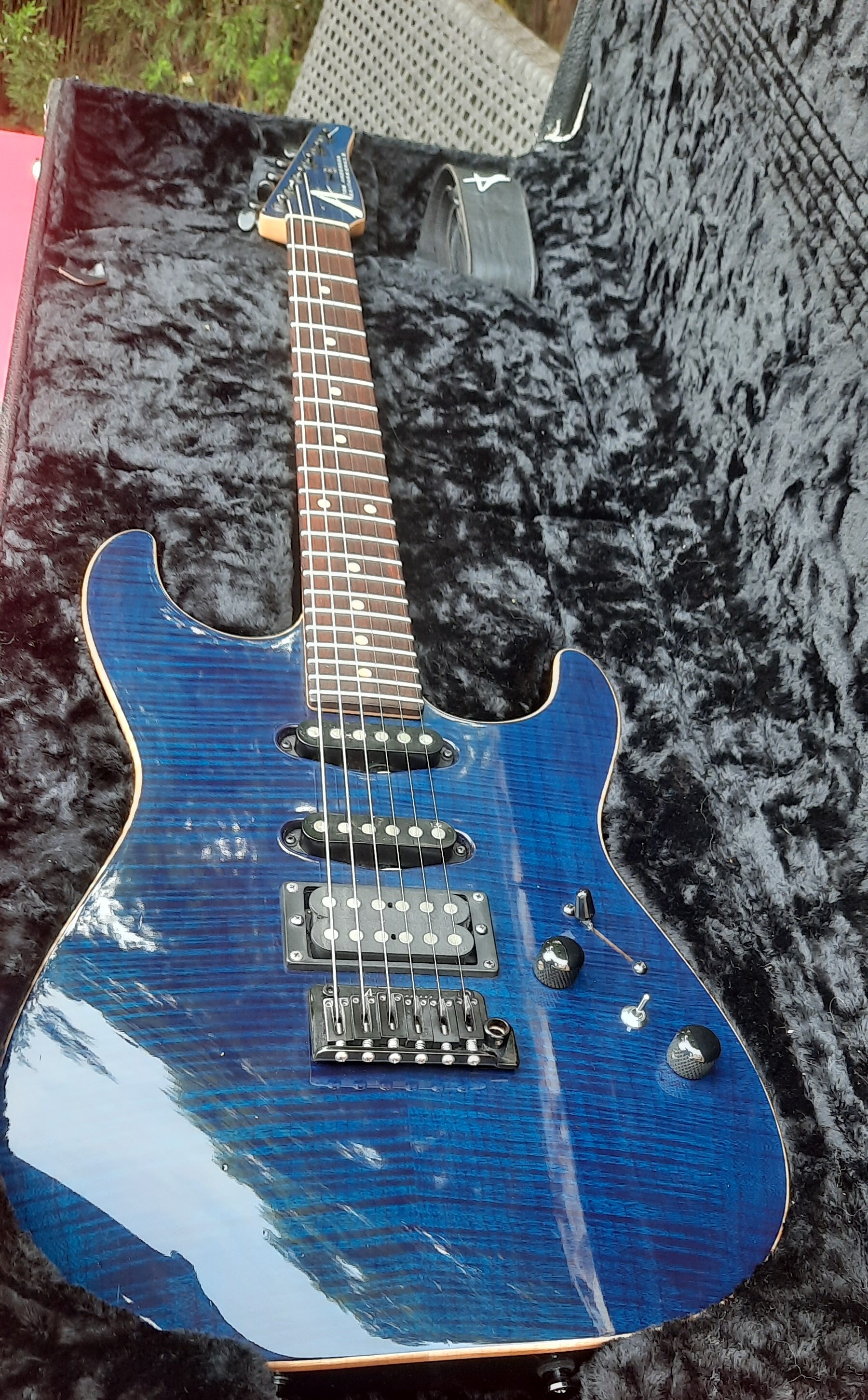 Cherche Godin 5th Avenue Jazz Natural - Échange contre Tom Anderson Drop Top