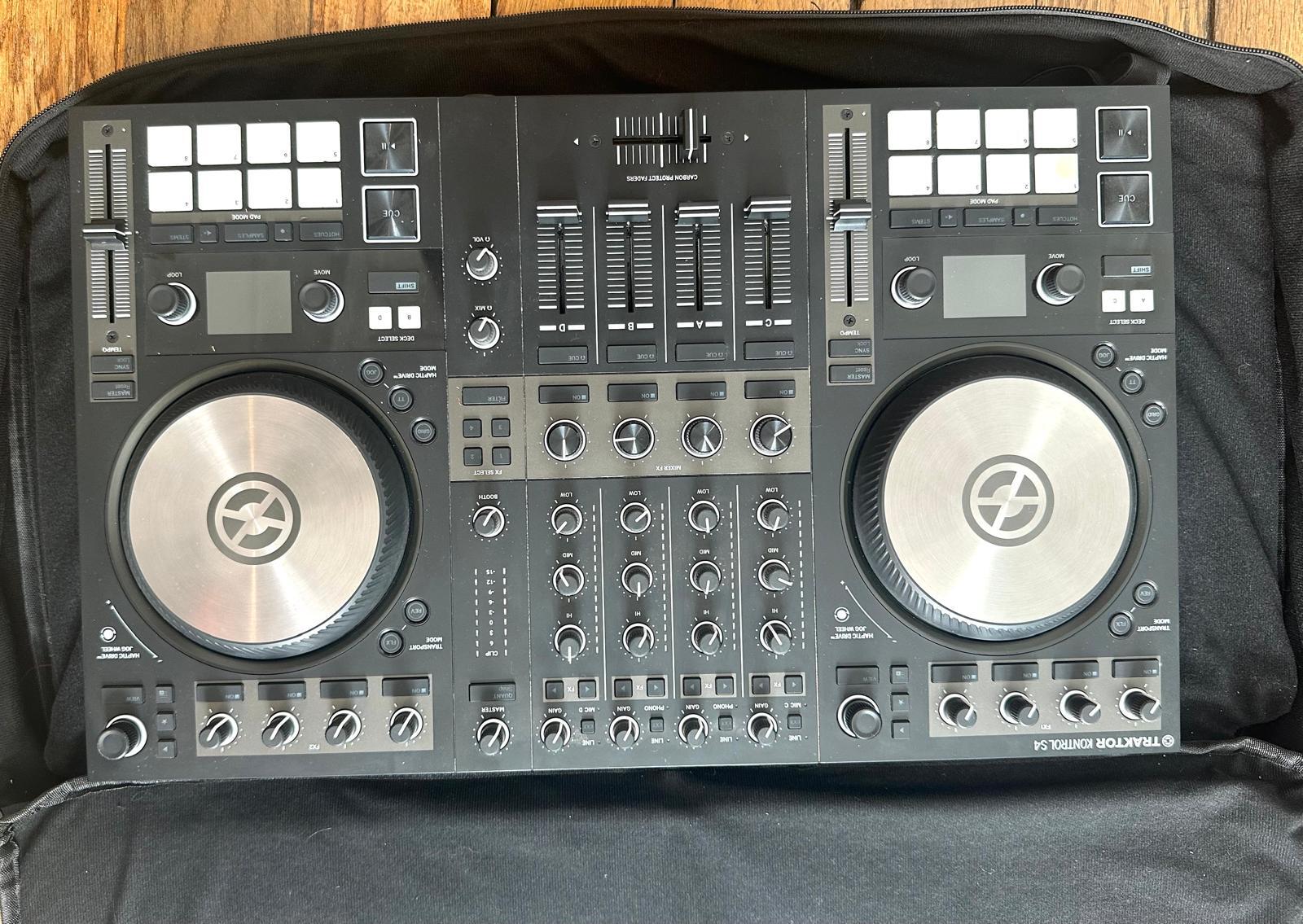 NI Traktor Kontrol S4 MK3 + Licence Traktor Pro 4+ Housse 