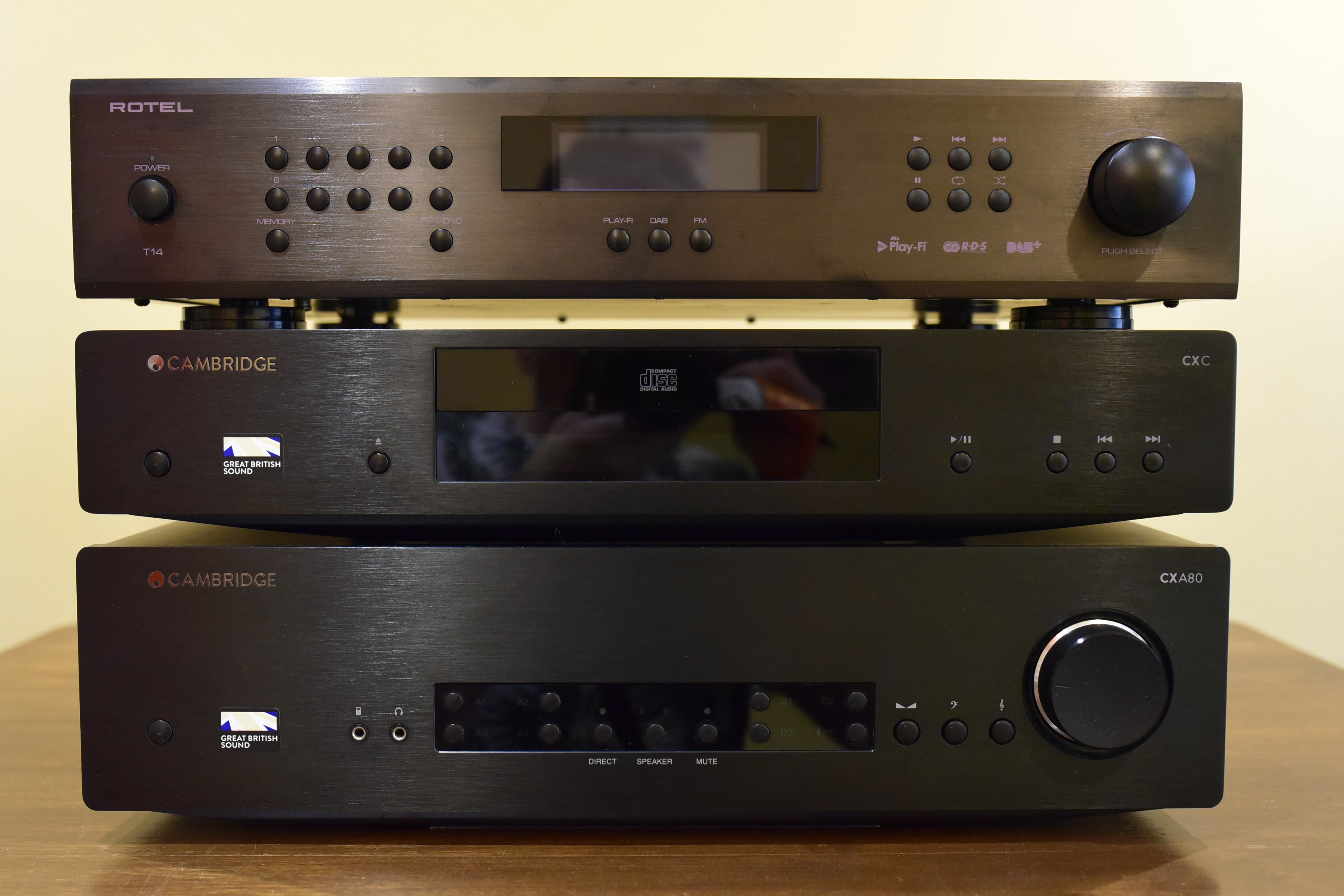 3 Ampli+LecteurCD+Tuner (1) face avant