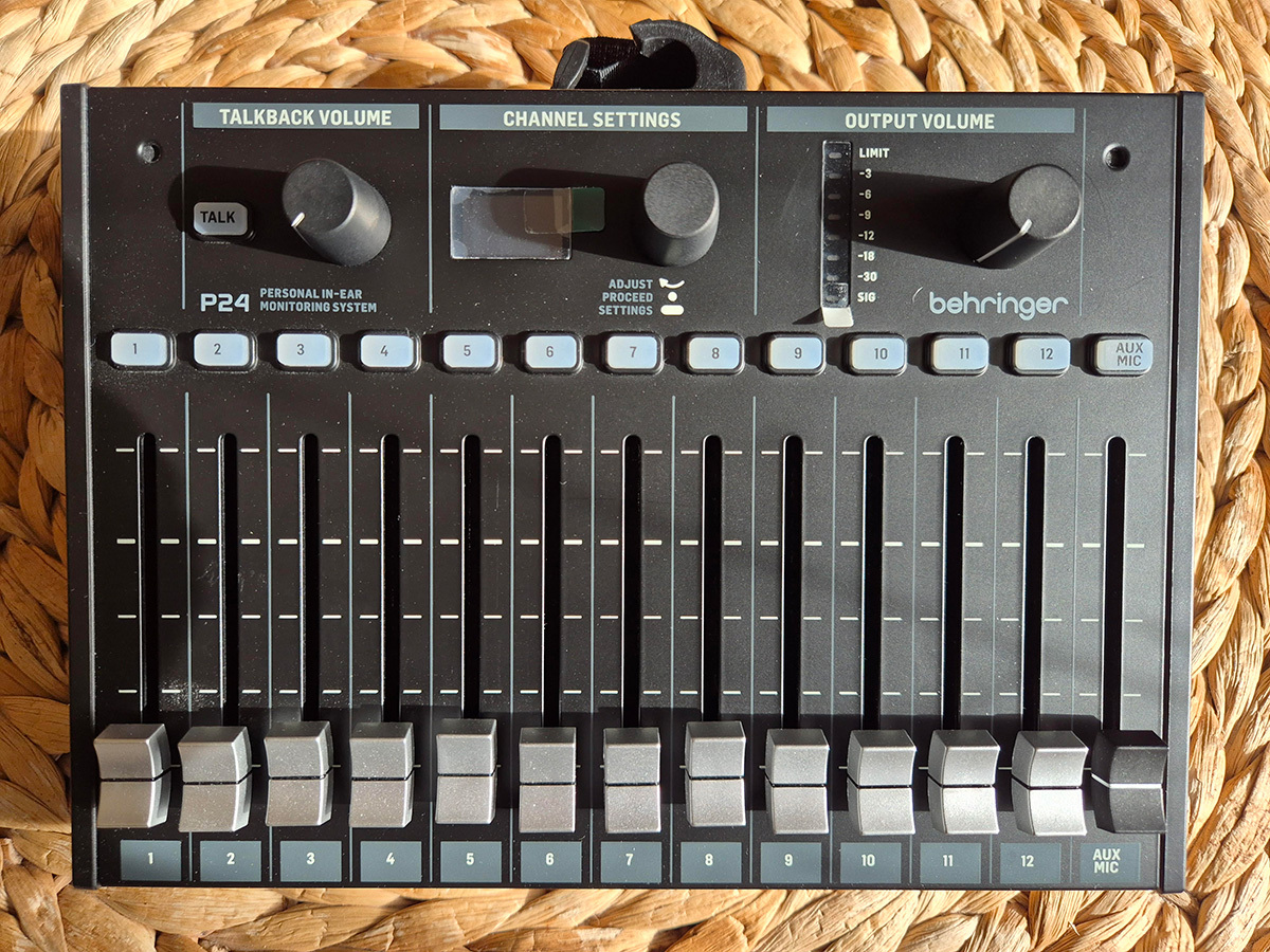 Behringer P24 