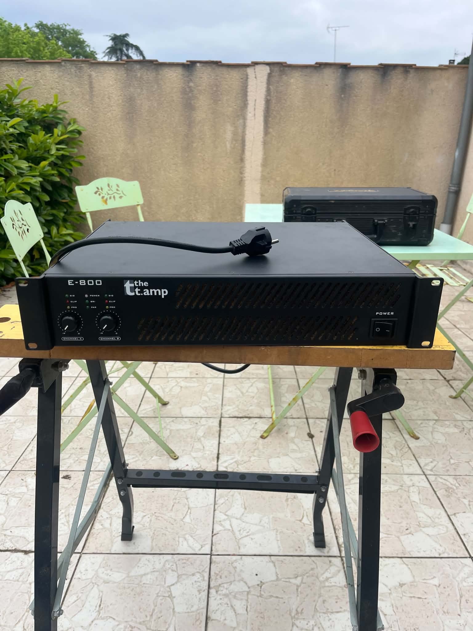 AMPLI THE T.AMP E-800