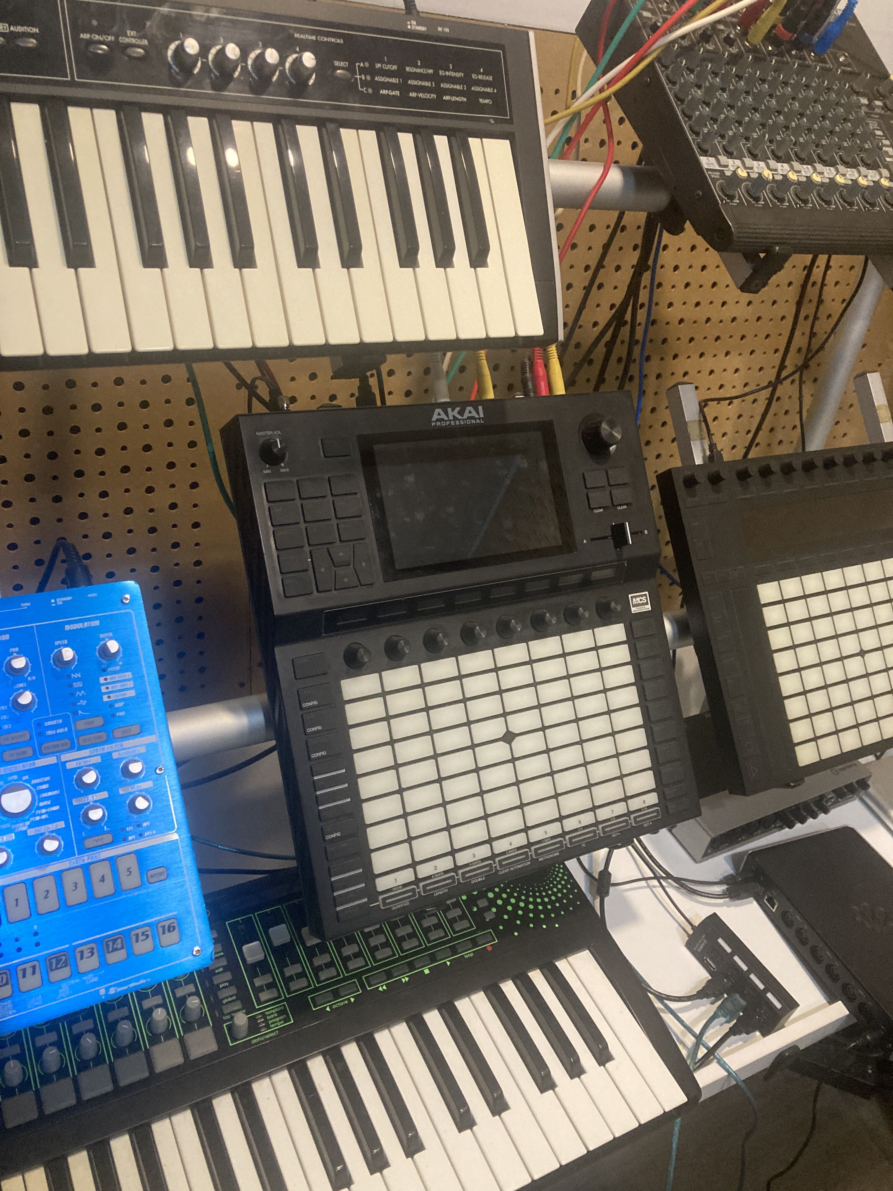 Vends Akai Force