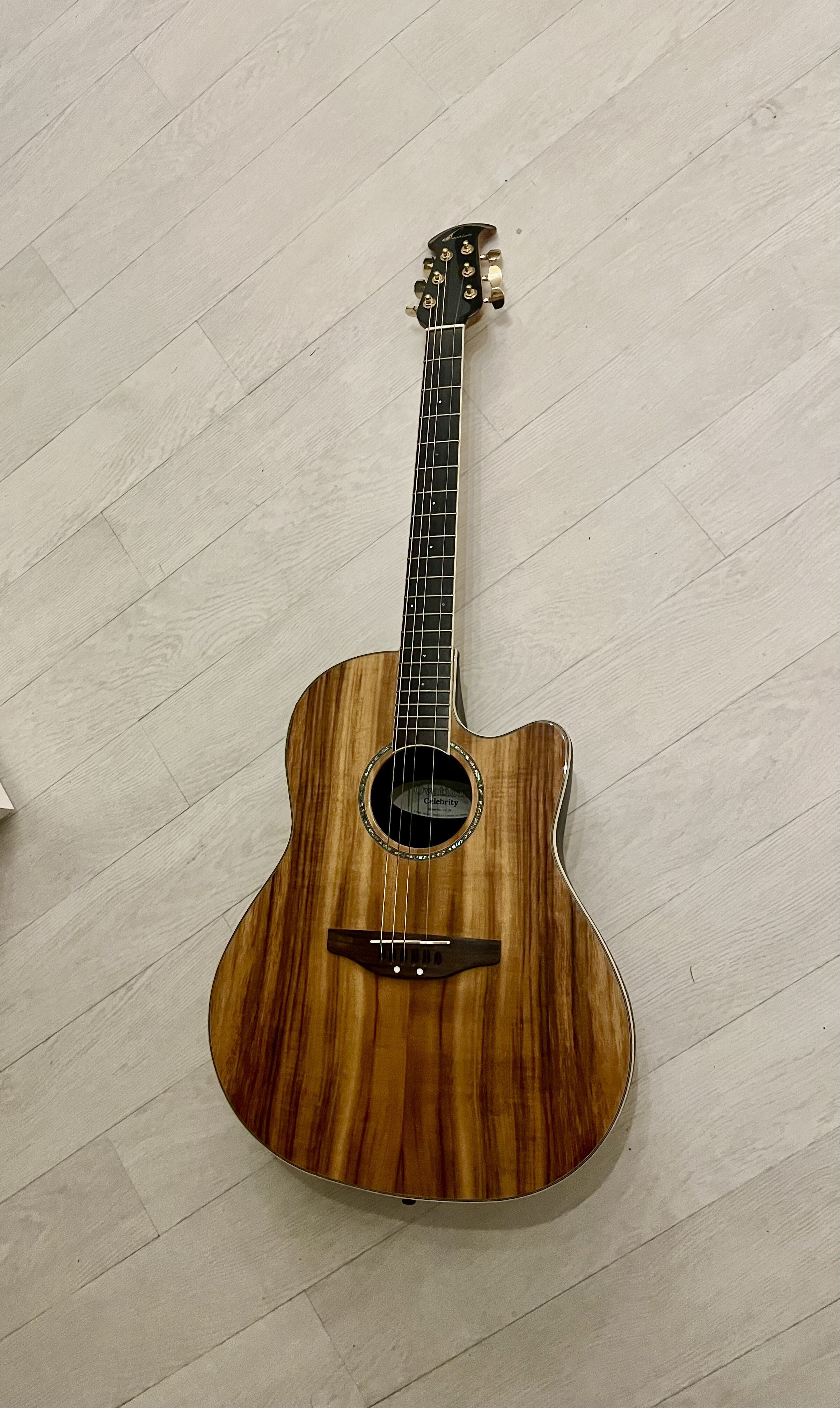Guitare Ovation CC 24 quasi neuve