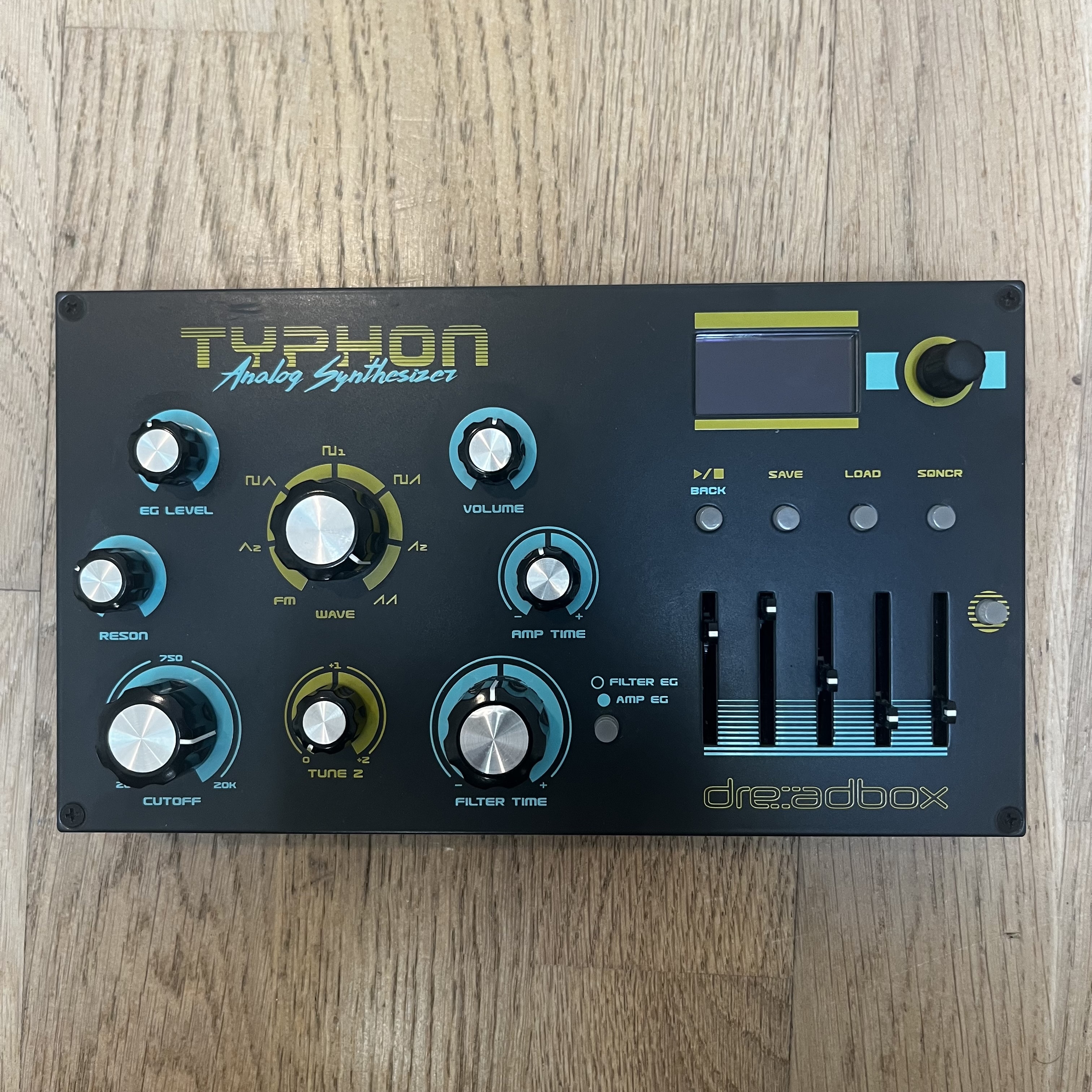 Synthétiseur  Dreadbox Typhon