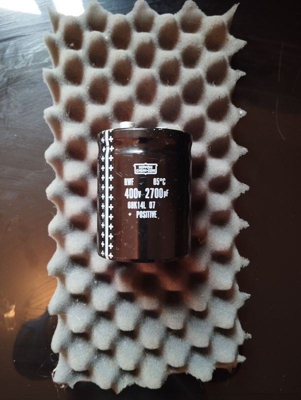 Audiophile / 2 x Condensateur / Nippon Chemi-Con / RWF / 68K14L07 / 2700uF / 400V / Art Audio