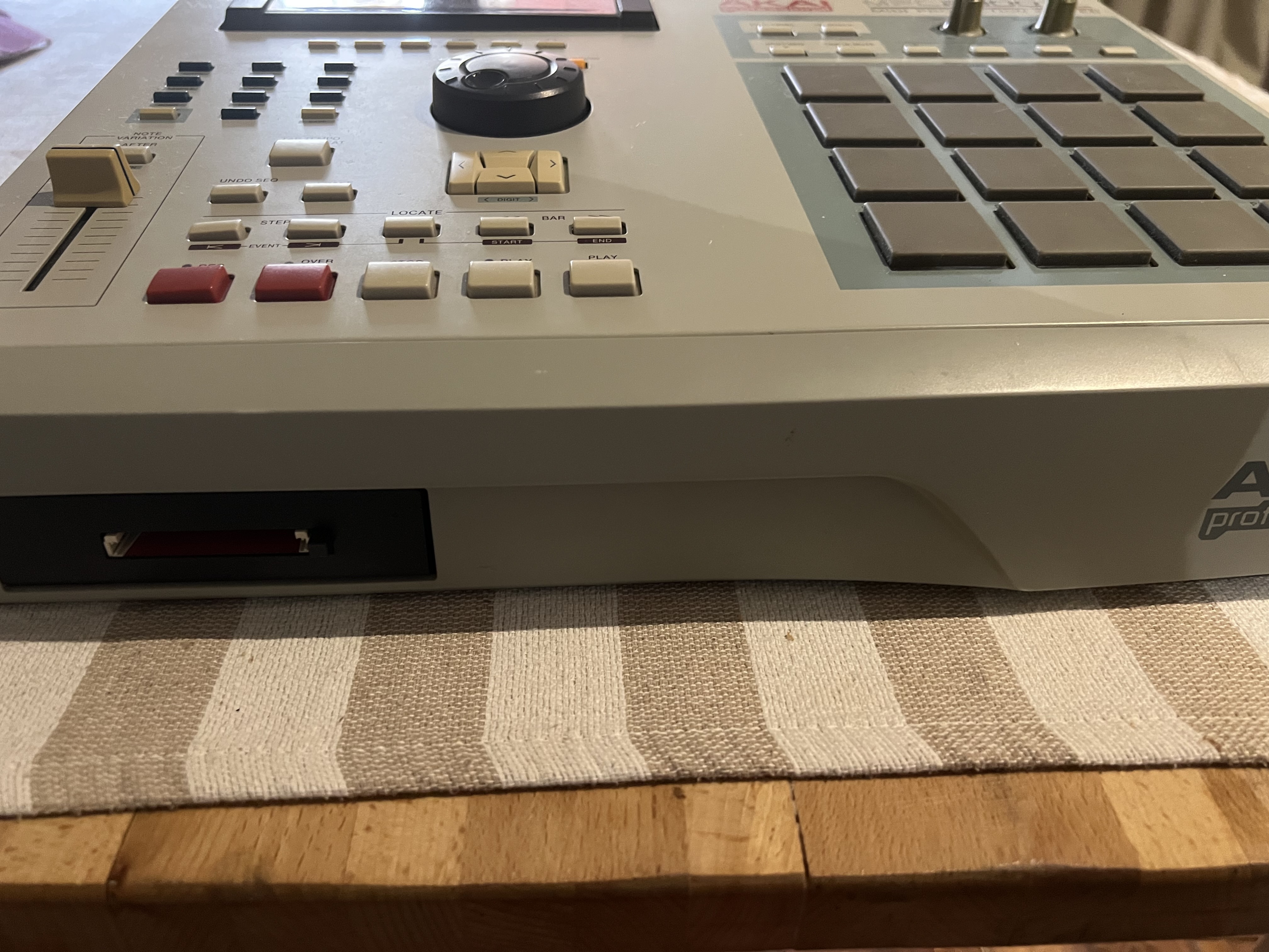 Akai Professional MPC2000XL (49087)