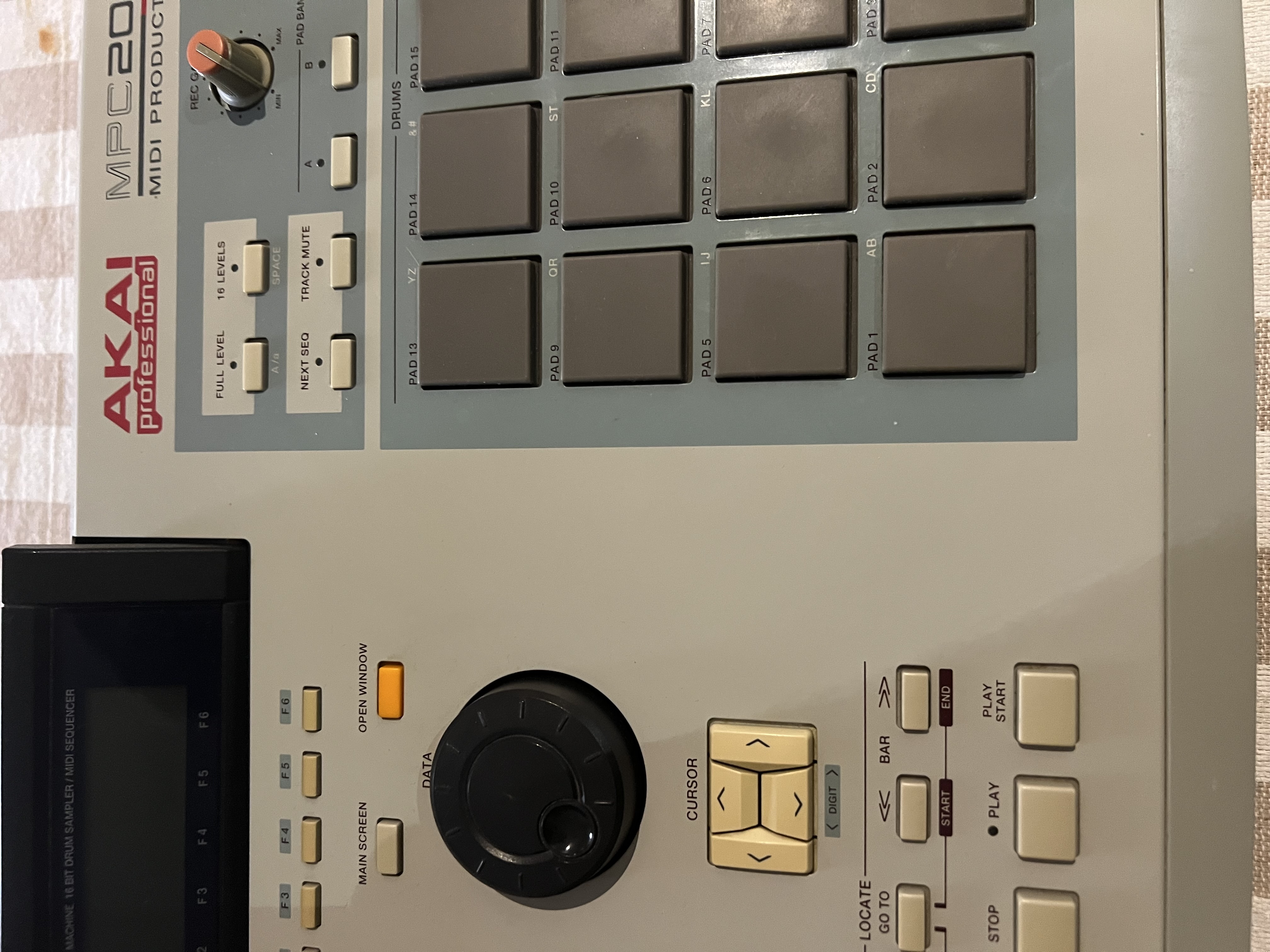 Akai Professional MPC2000XL (994)