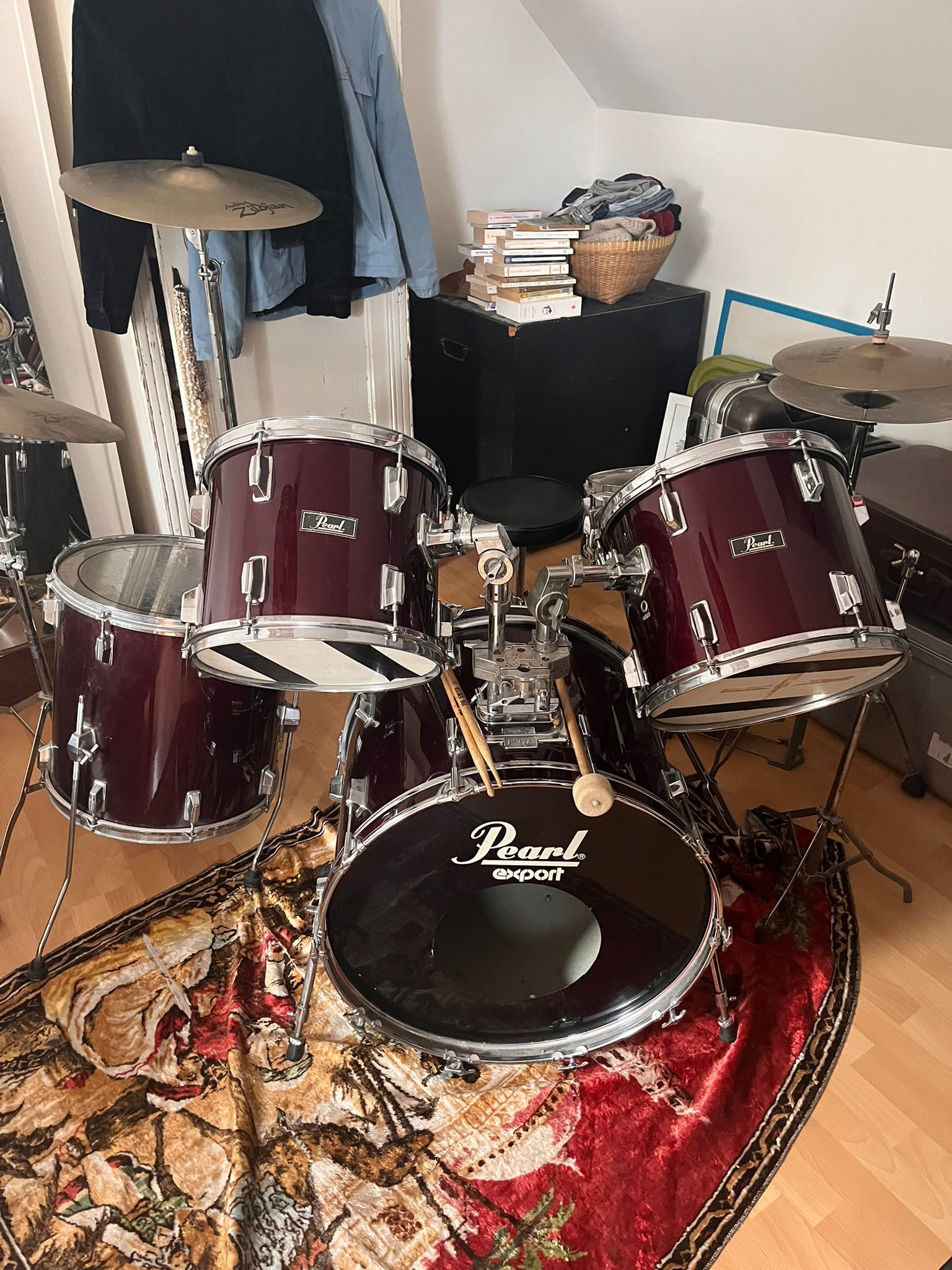Vends batterie acoustique de marque Pearl complète avec cymbales Zildjian 