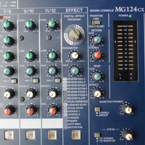 Vends table de mixage Yamaha MG124CX