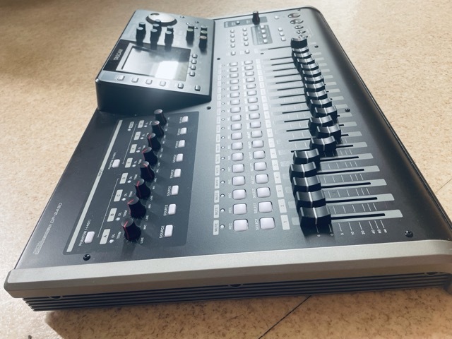 Table de mixage TASCAM PORTA STUDIO DP24 SD