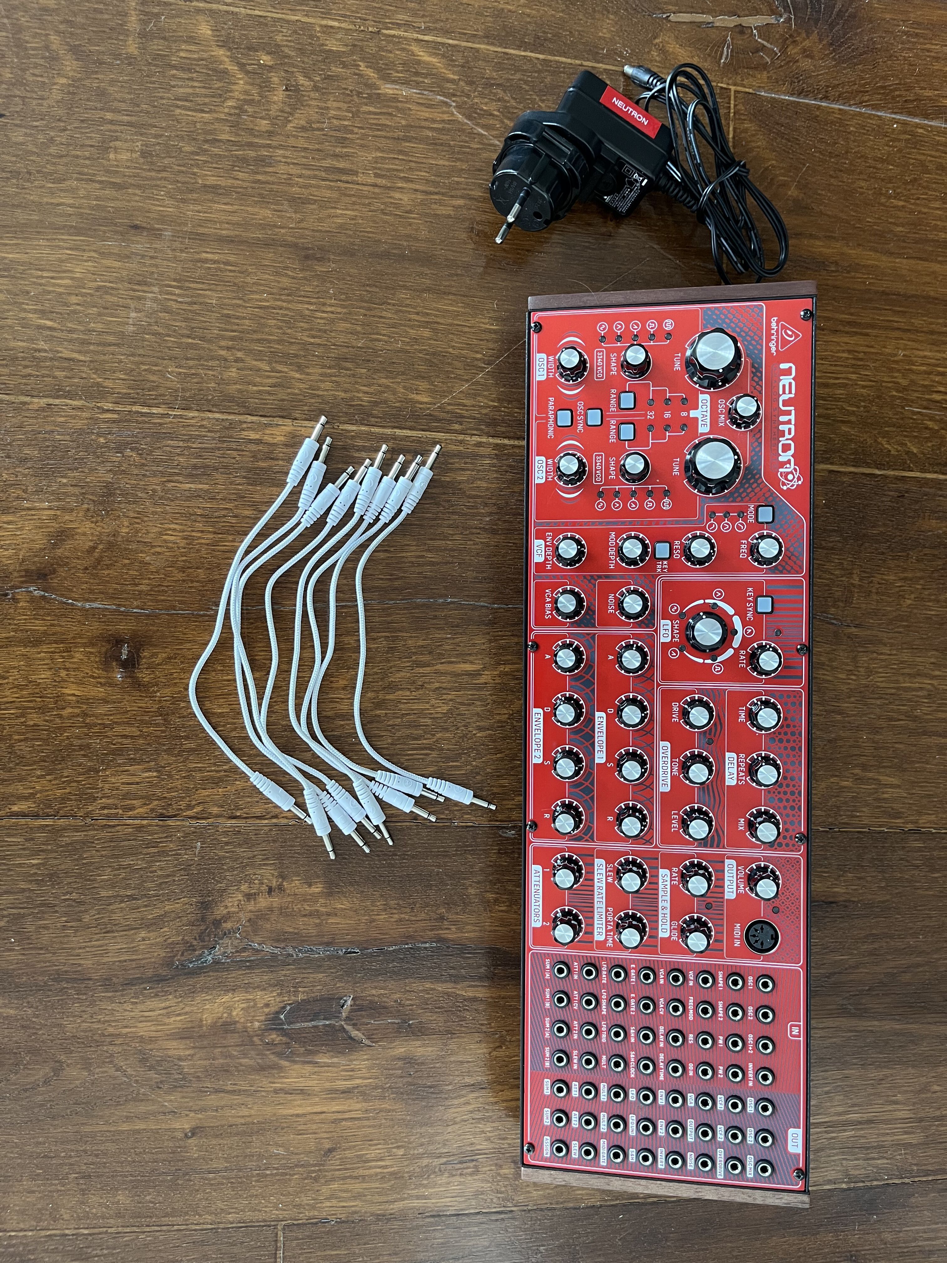 A VENDRE - Behringer Neutron 