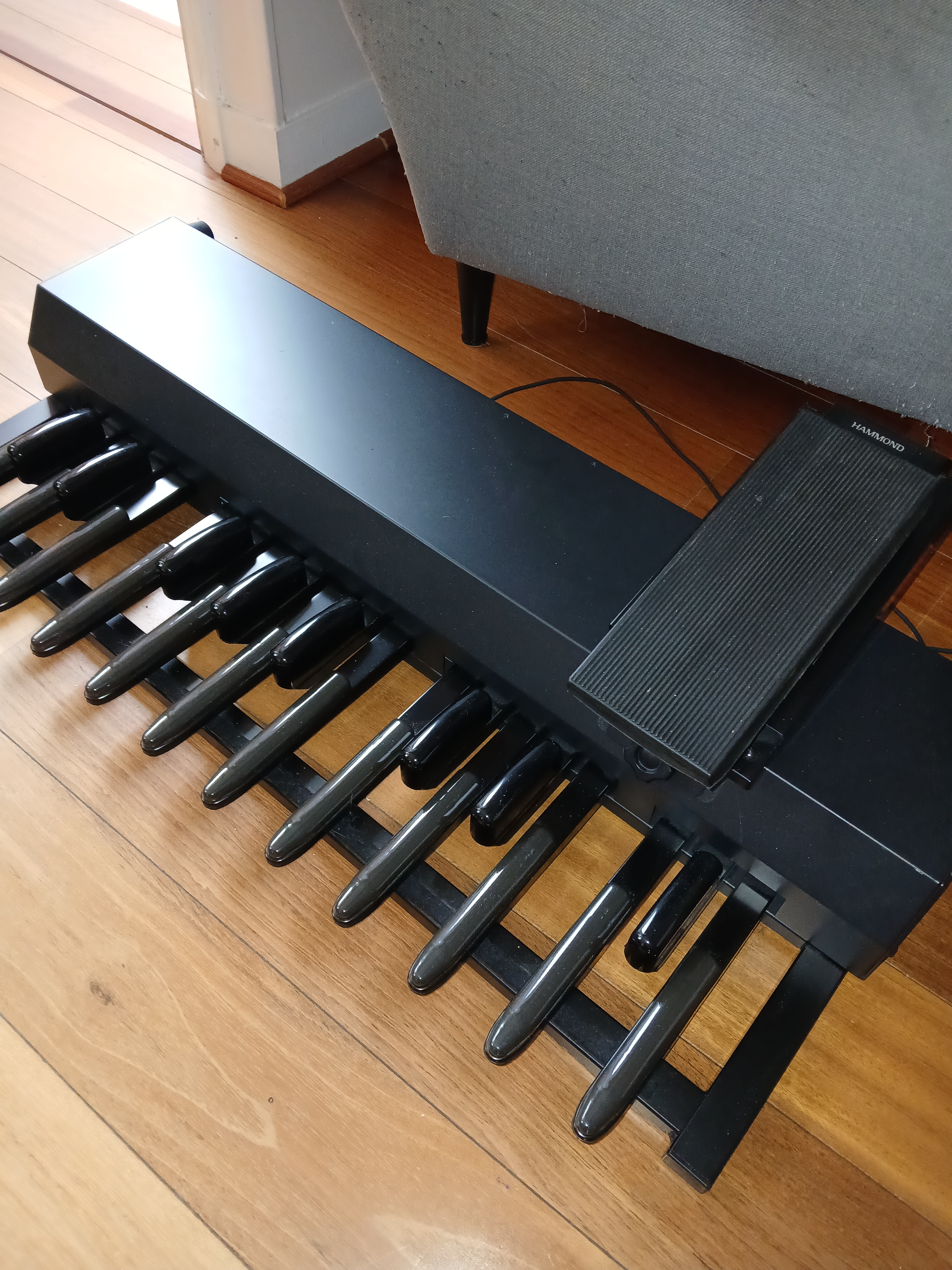 Pedalboard XPK-200 avec pédale d'expression EXP-50 HAMMOND 