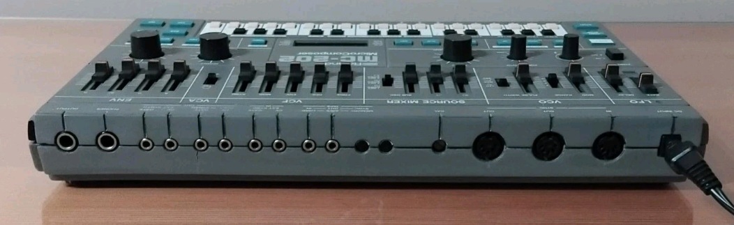Roland MC-202 (71383)